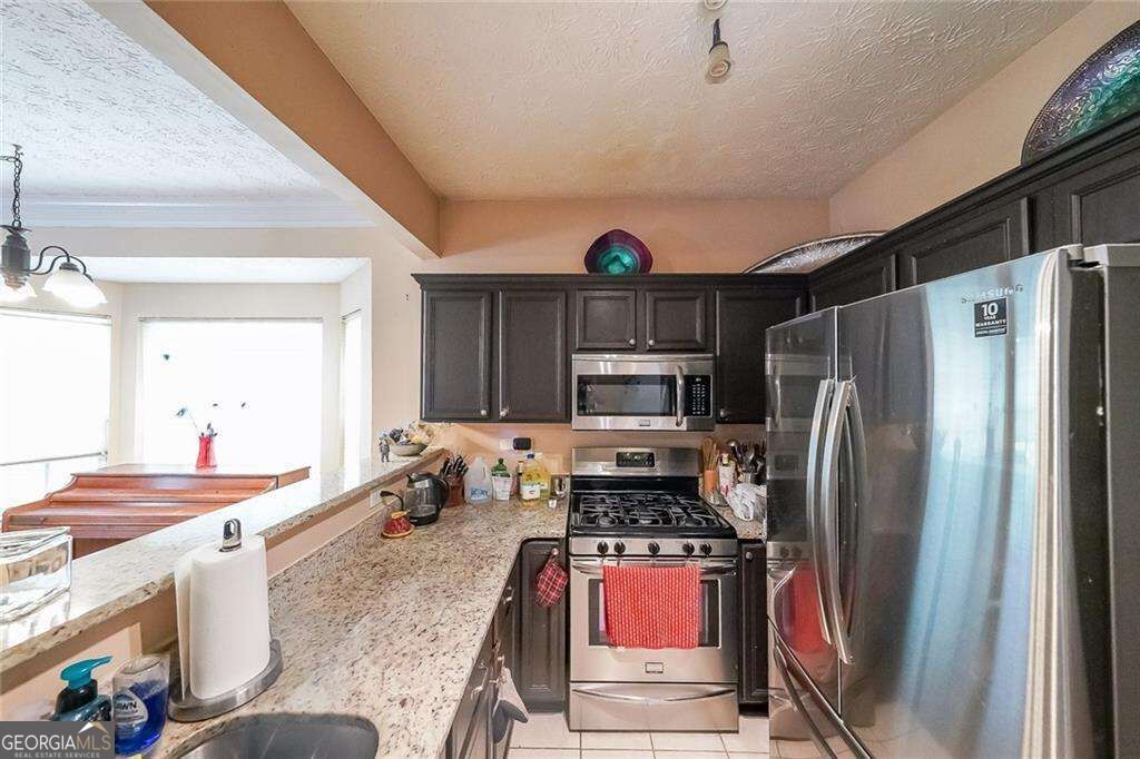 2553 Summit Cove Drive Property Photo 6