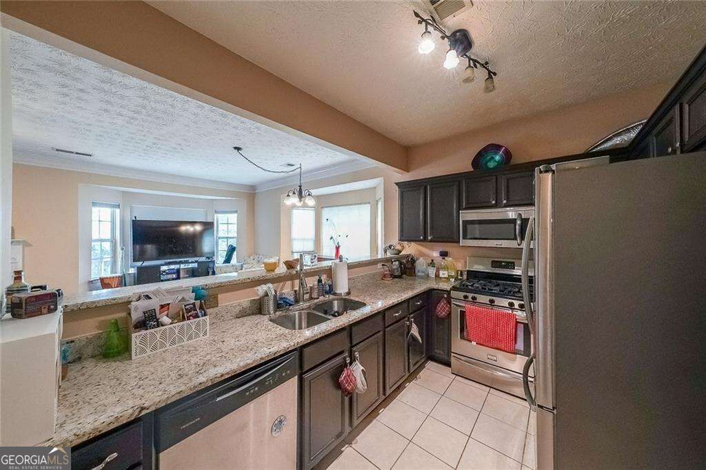2553 Summit Cove Drive Property Photo 7