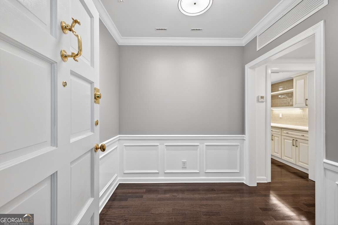 2769 Peachtree Road Ne # 10 Property Photo 2