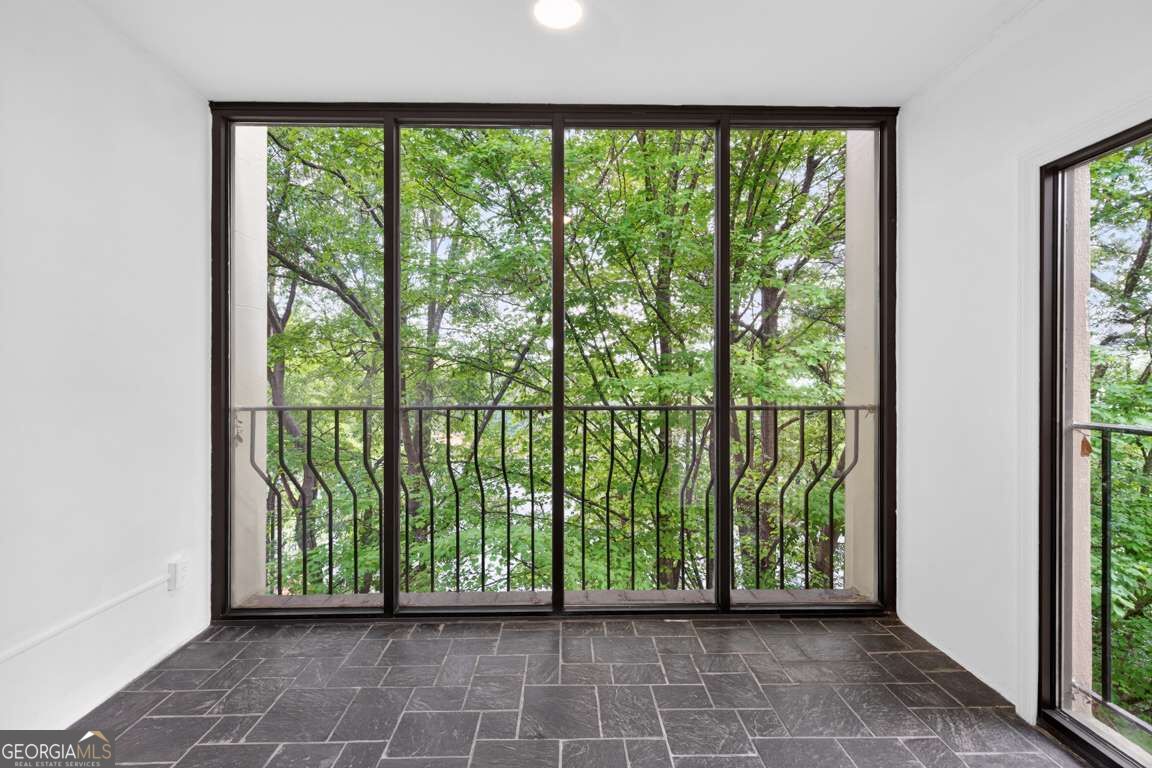 2769 Peachtree Road Ne # 10 Property Photo 21