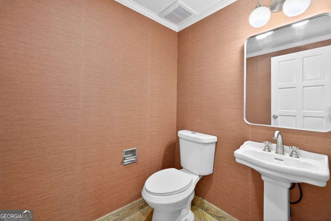 2769 Peachtree Road Ne # 10 Property Photo 37