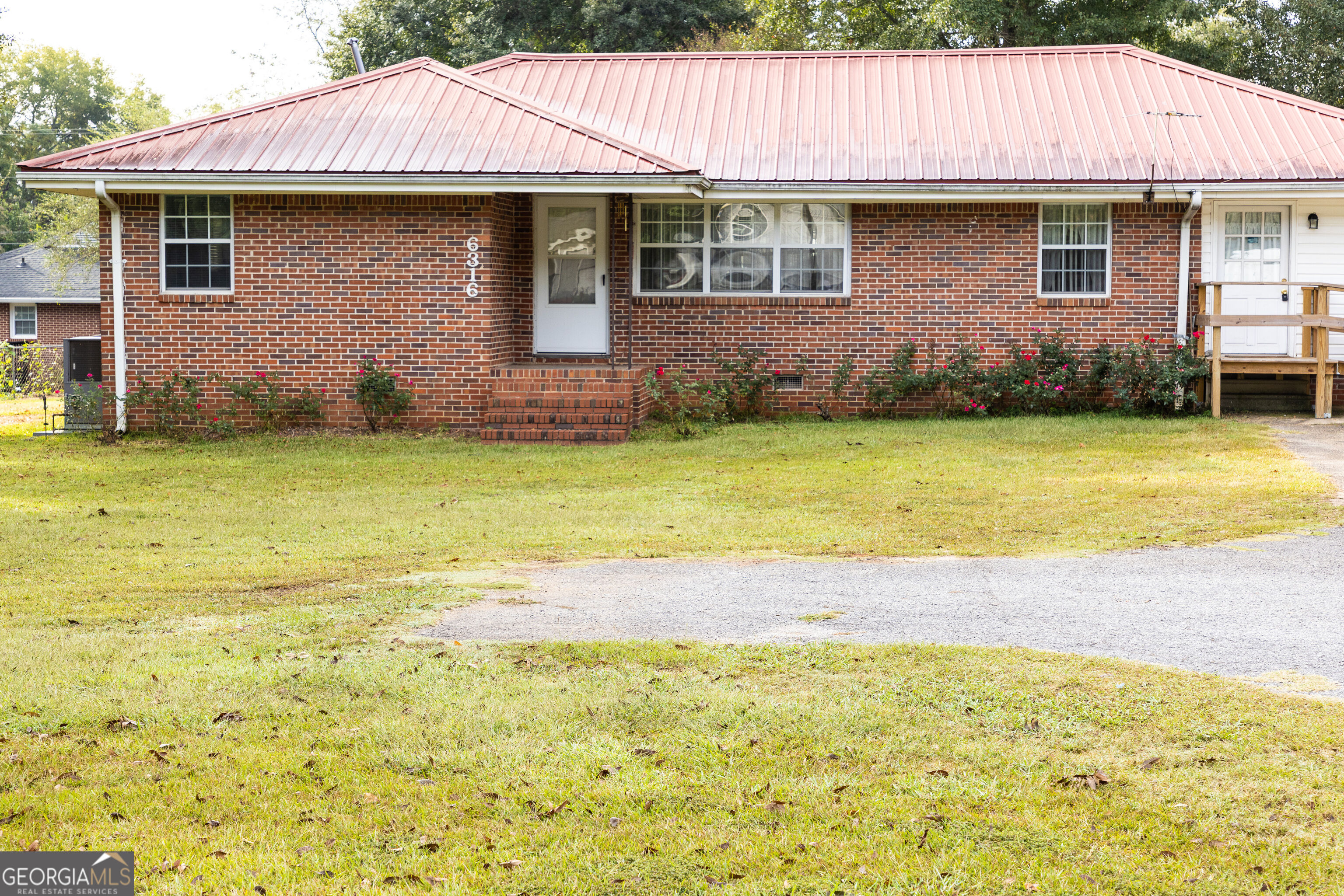 6316 74 Highway Property Photo 1