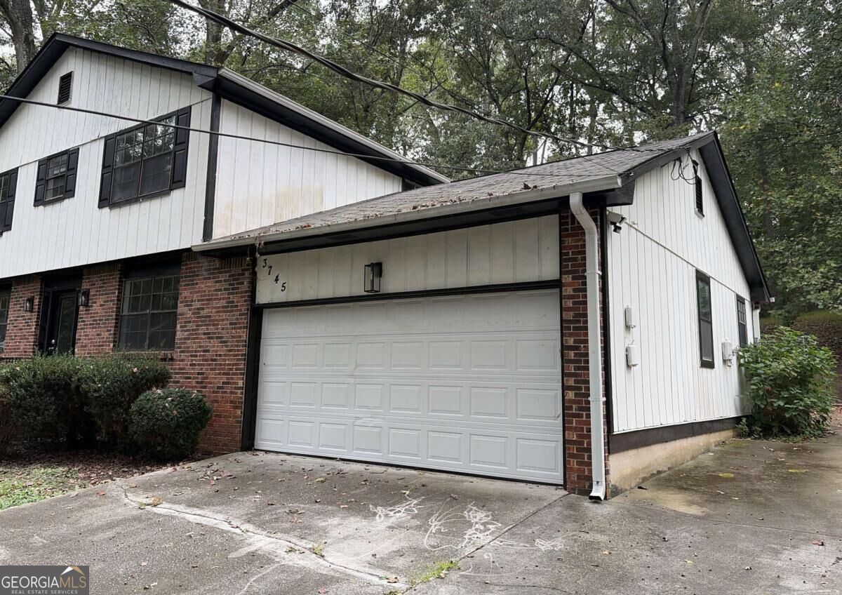 3745 Londonderry Court Property Photo 1