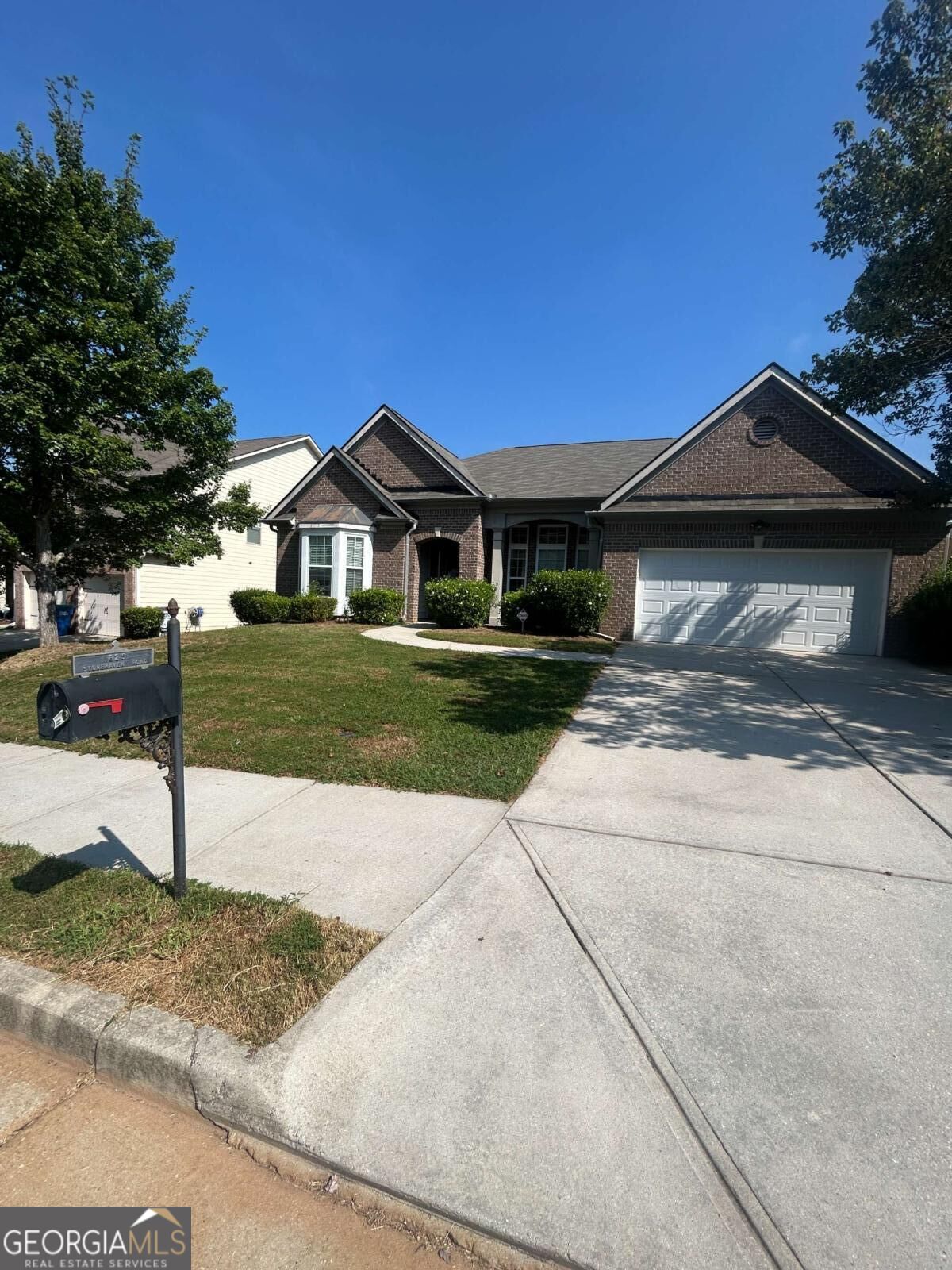 825 Stonehaven Road SW Property Photo 1