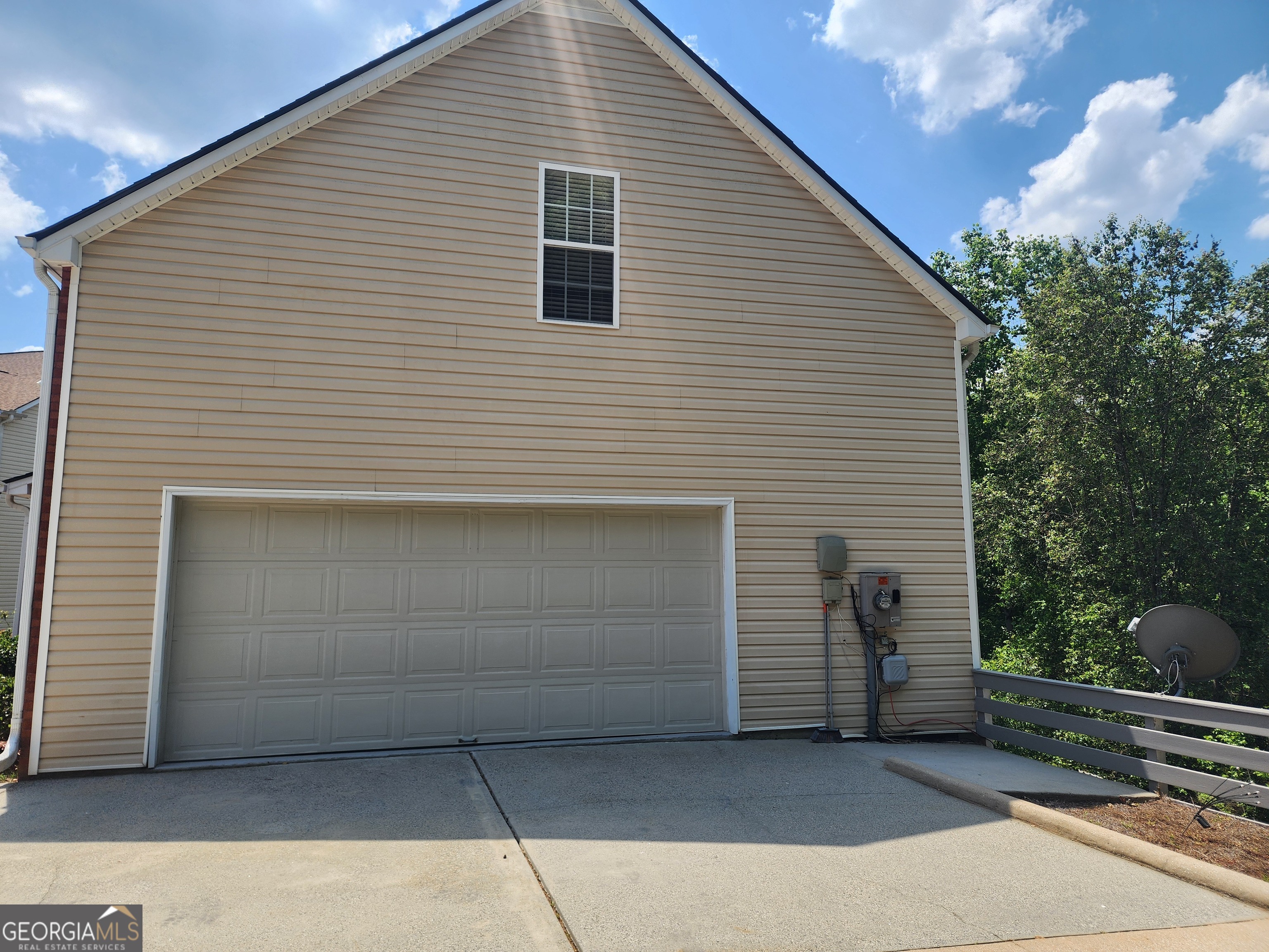 2436 Green Hollow Court Property Photo 2