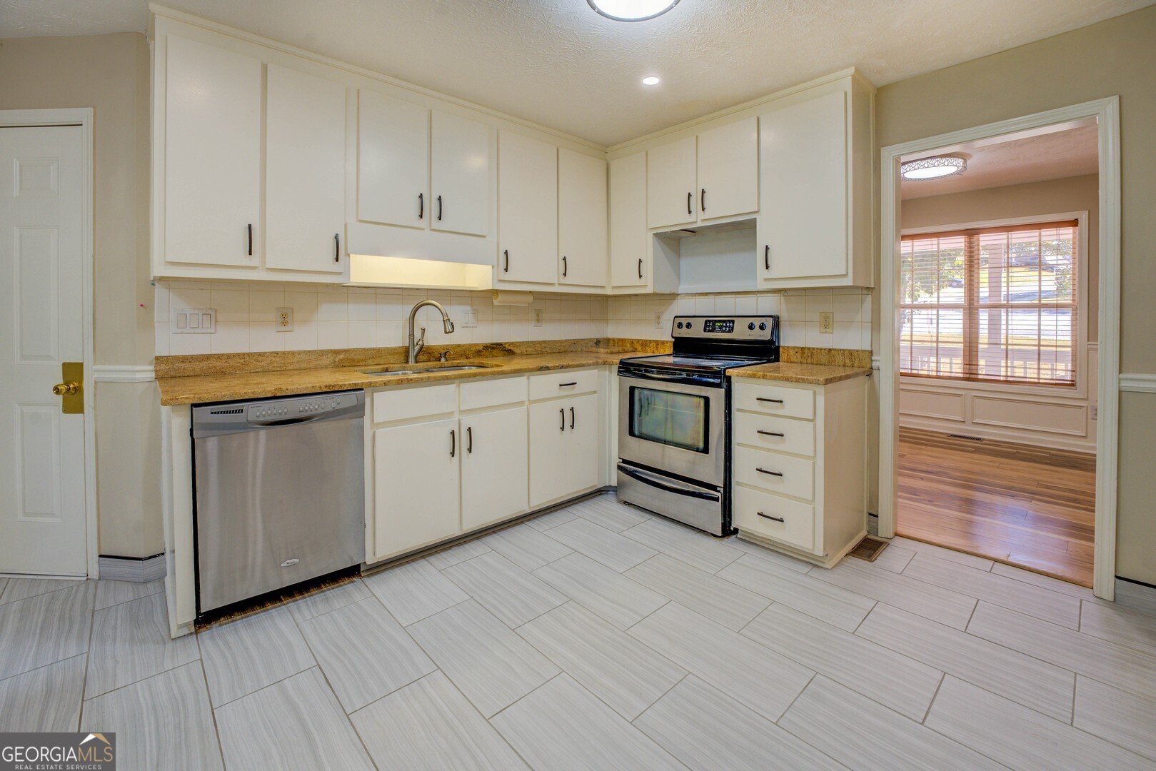 2436 Green Hollow Court Property Photo 12