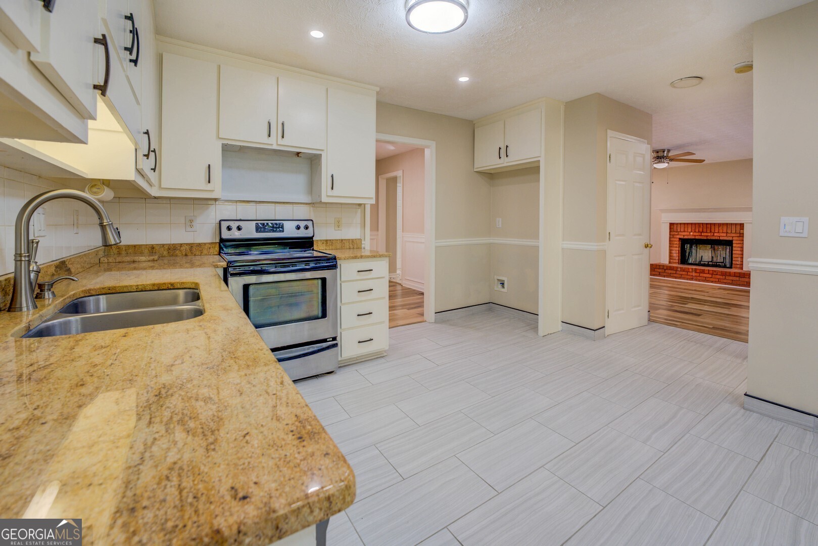 2436 Green Hollow Court Property Photo 13