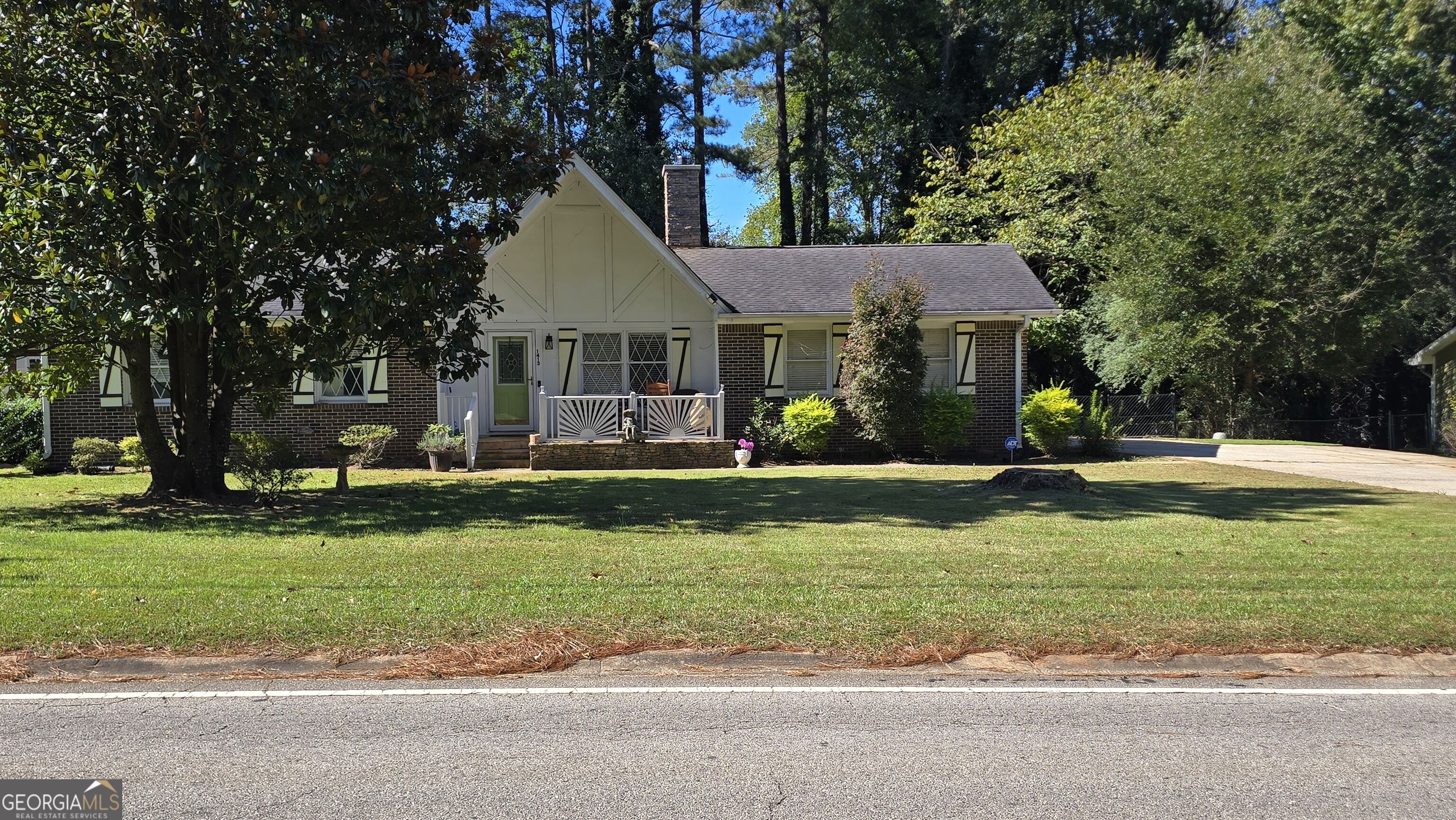 1413 Flat Rock Road Property Photo 1