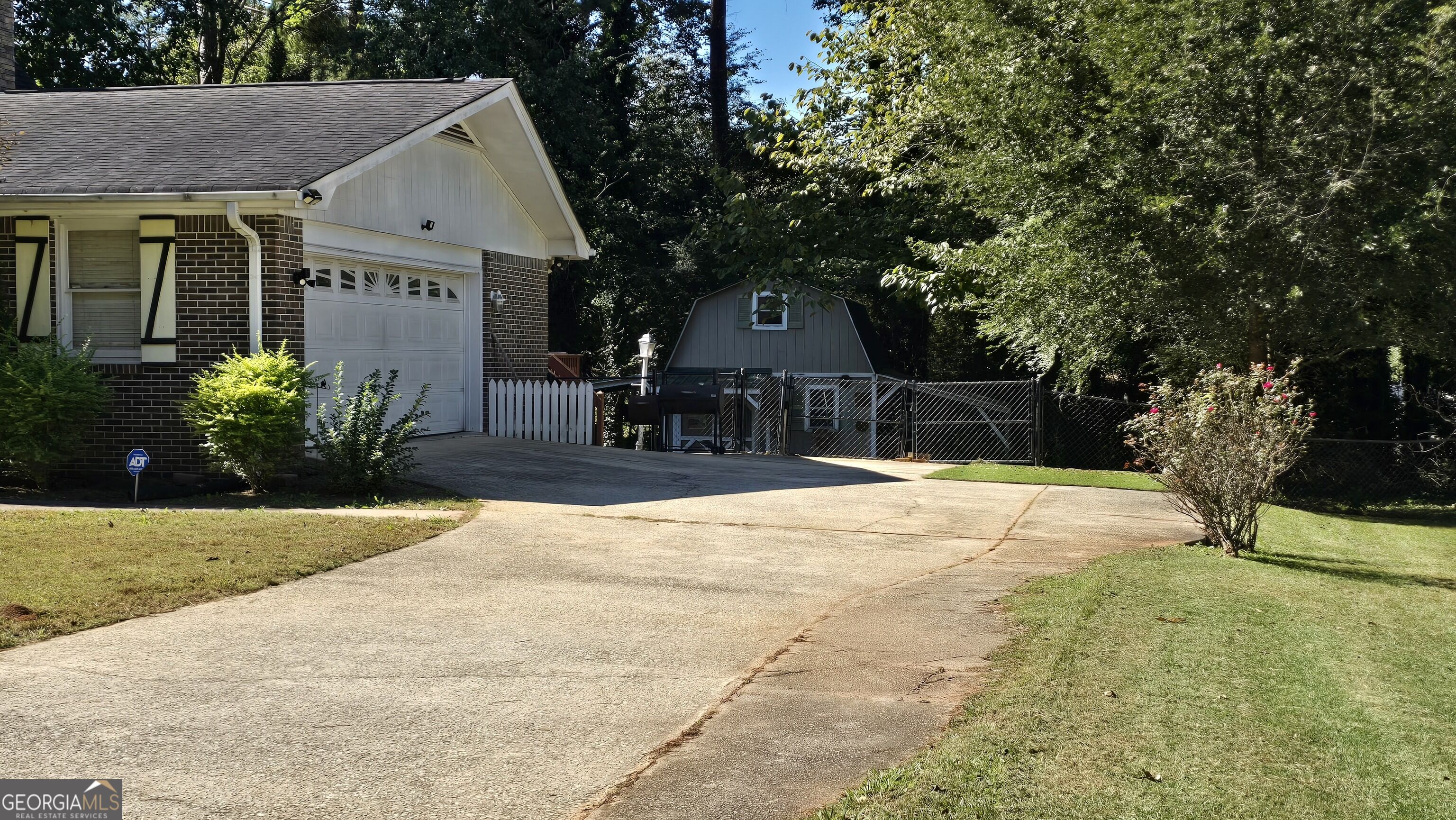 1413 Flat Rock Road Property Photo 3