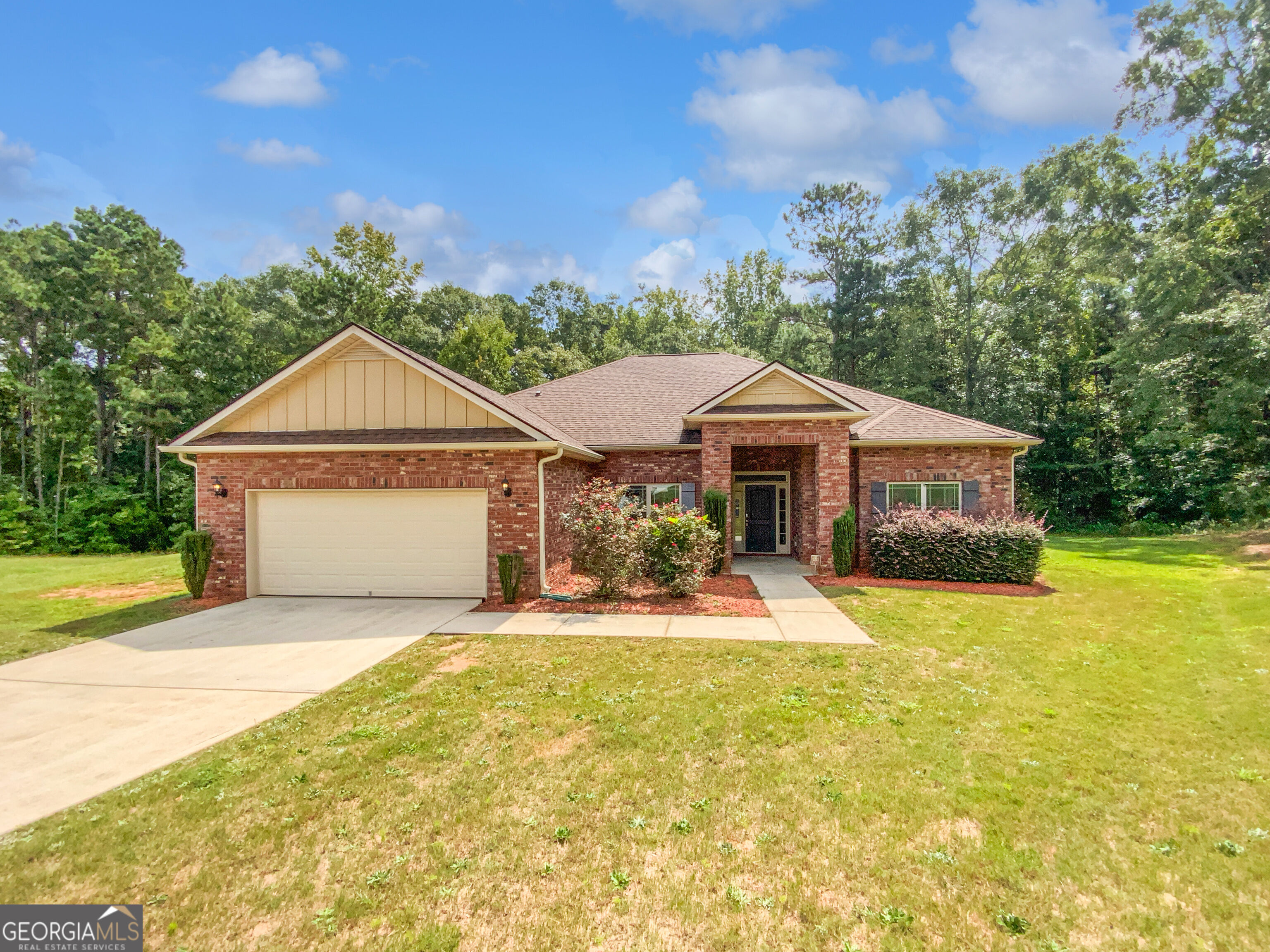 1037 Yorkshire Drive Property Photo 1