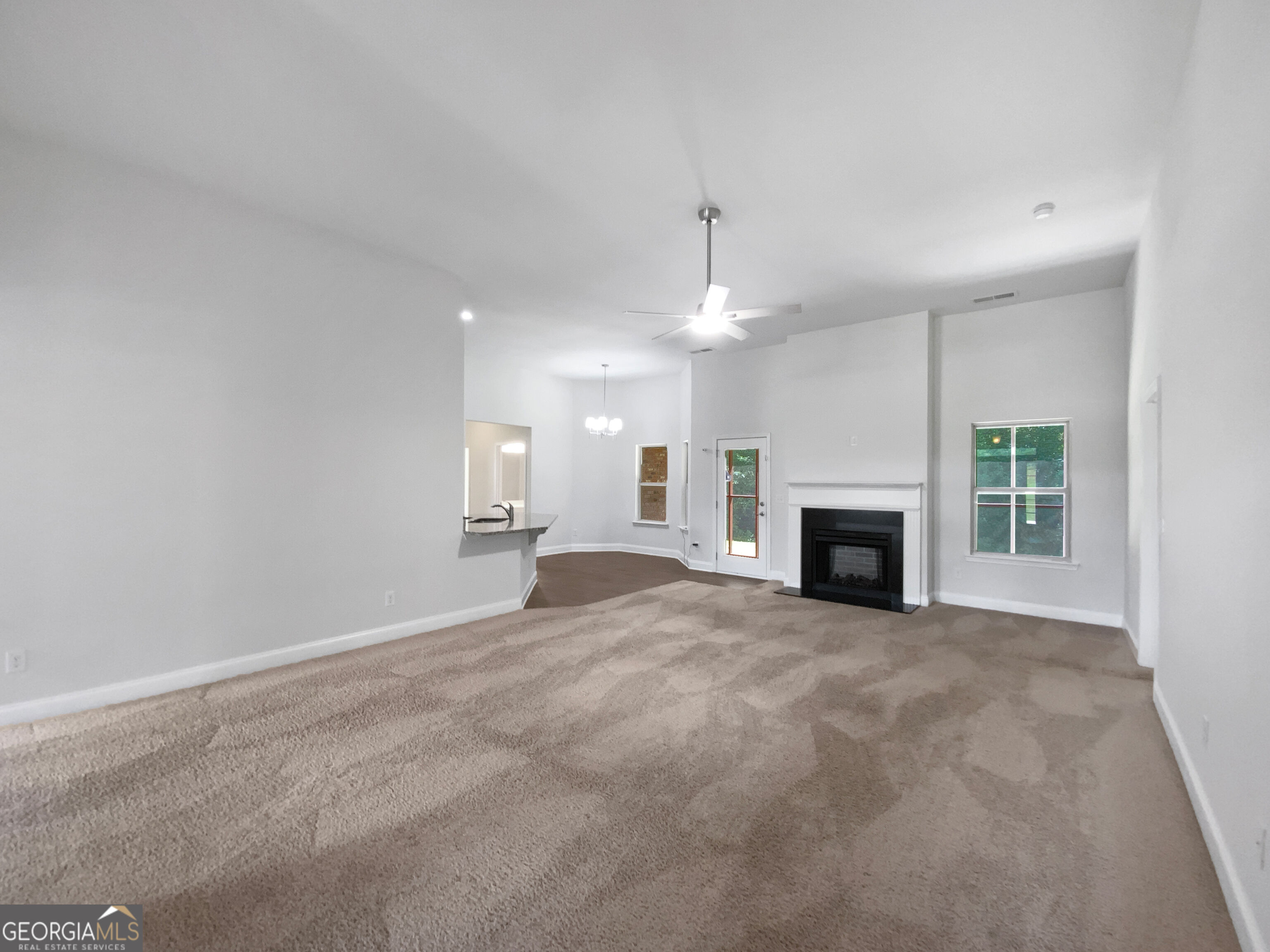1037 Yorkshire Drive Property Photo 3