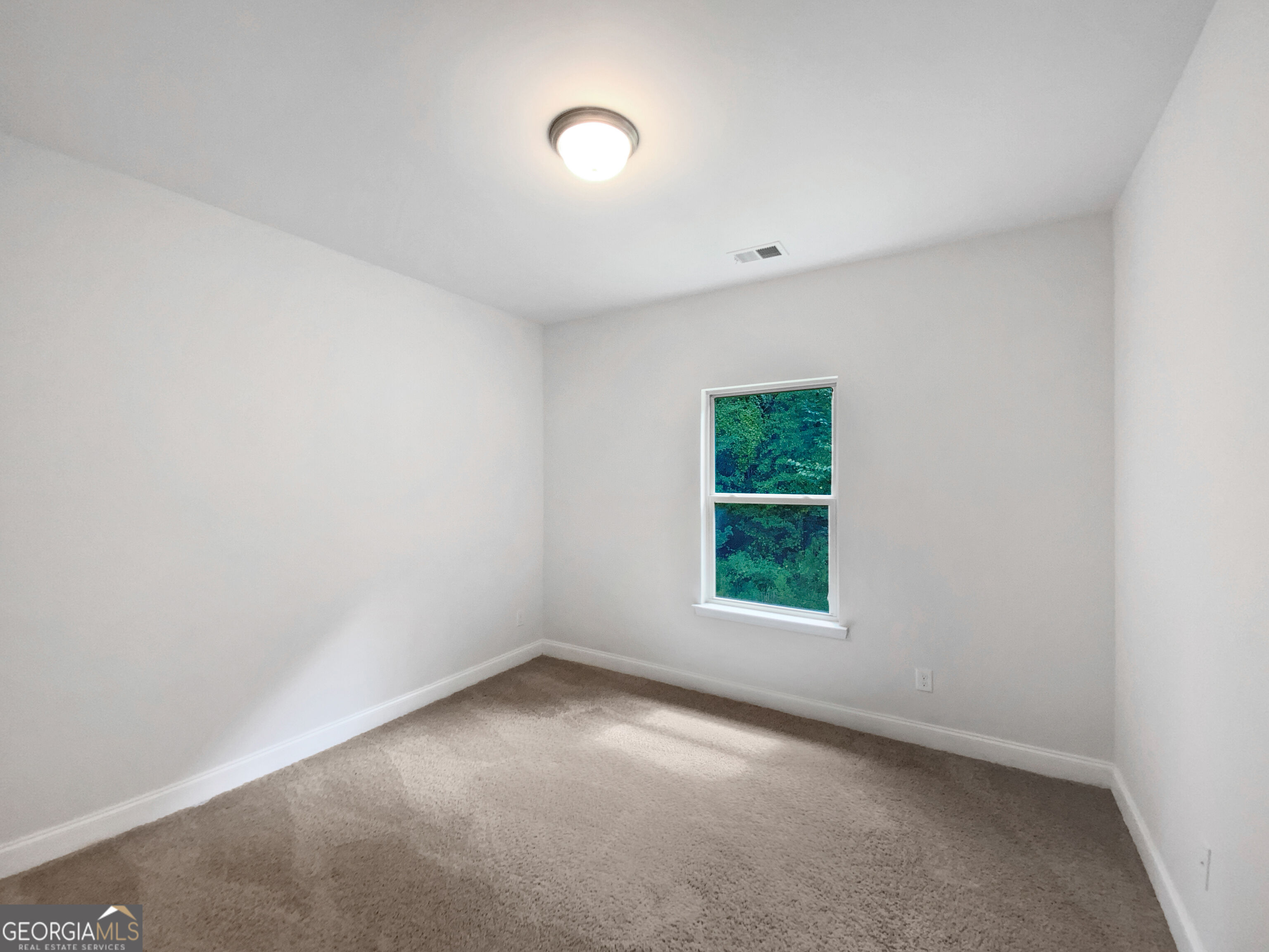 1037 Yorkshire Drive Property Photo 5