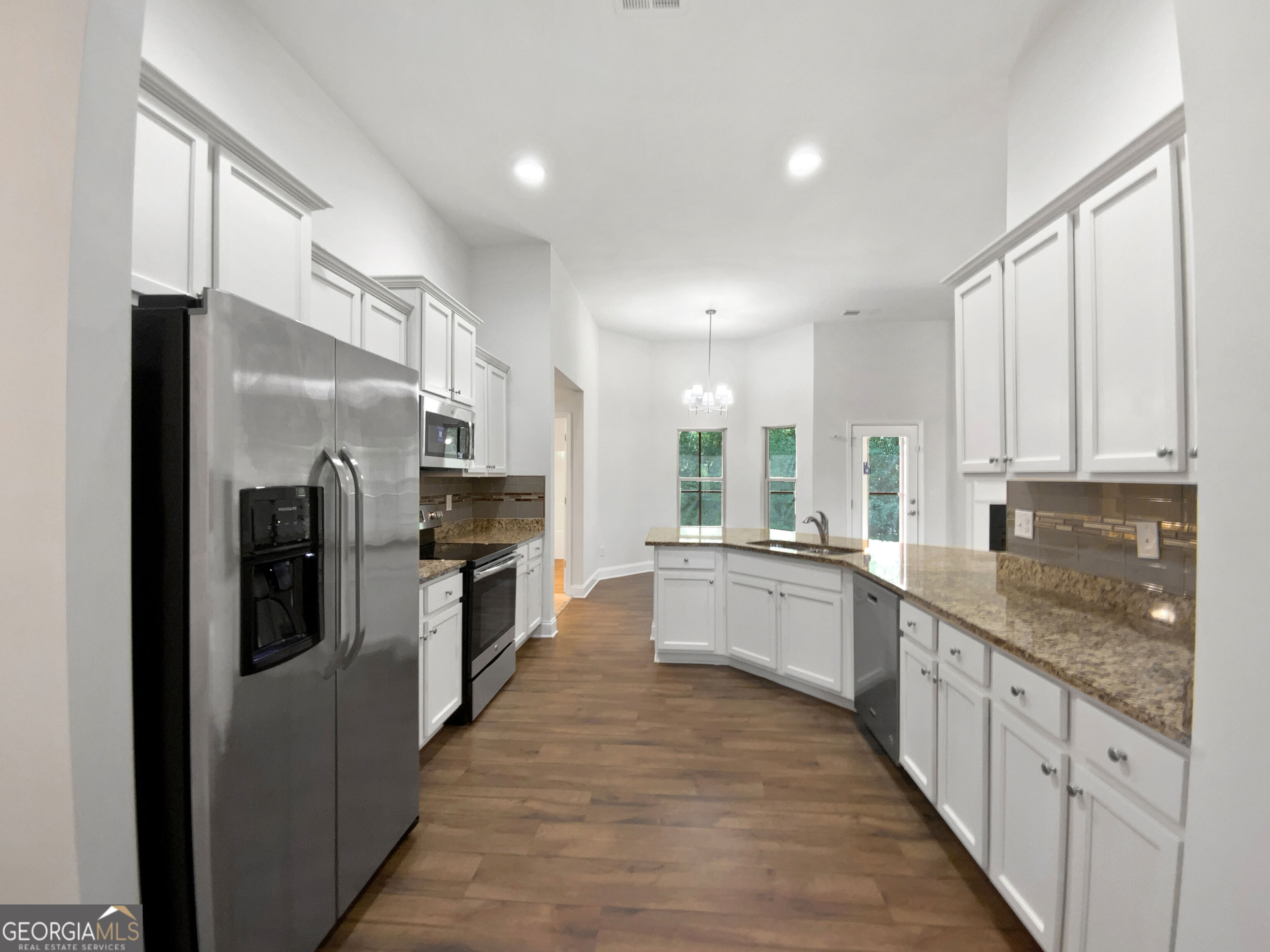 1037 Yorkshire Drive Property Photo 6