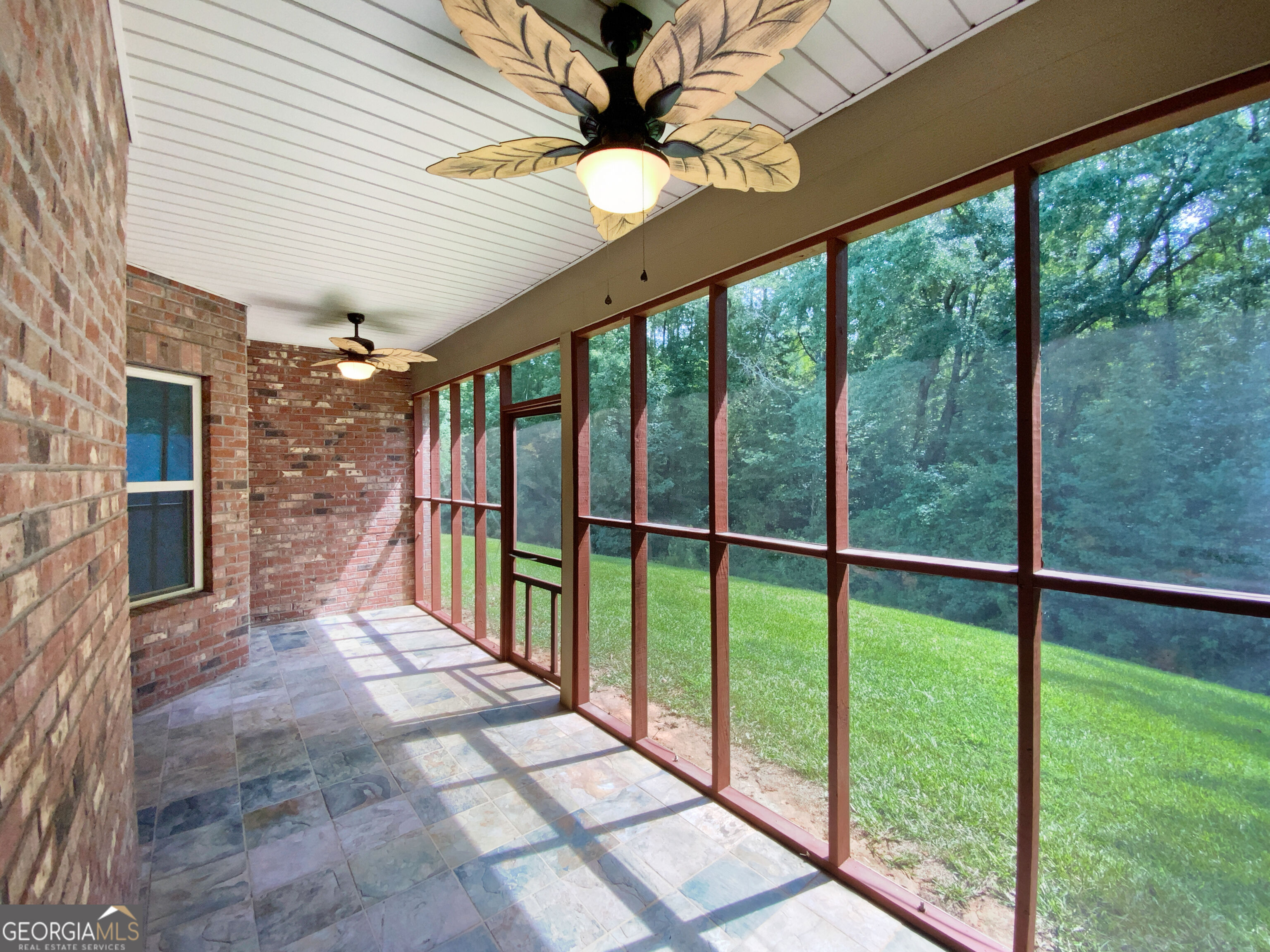 1037 Yorkshire Drive Property Photo 8