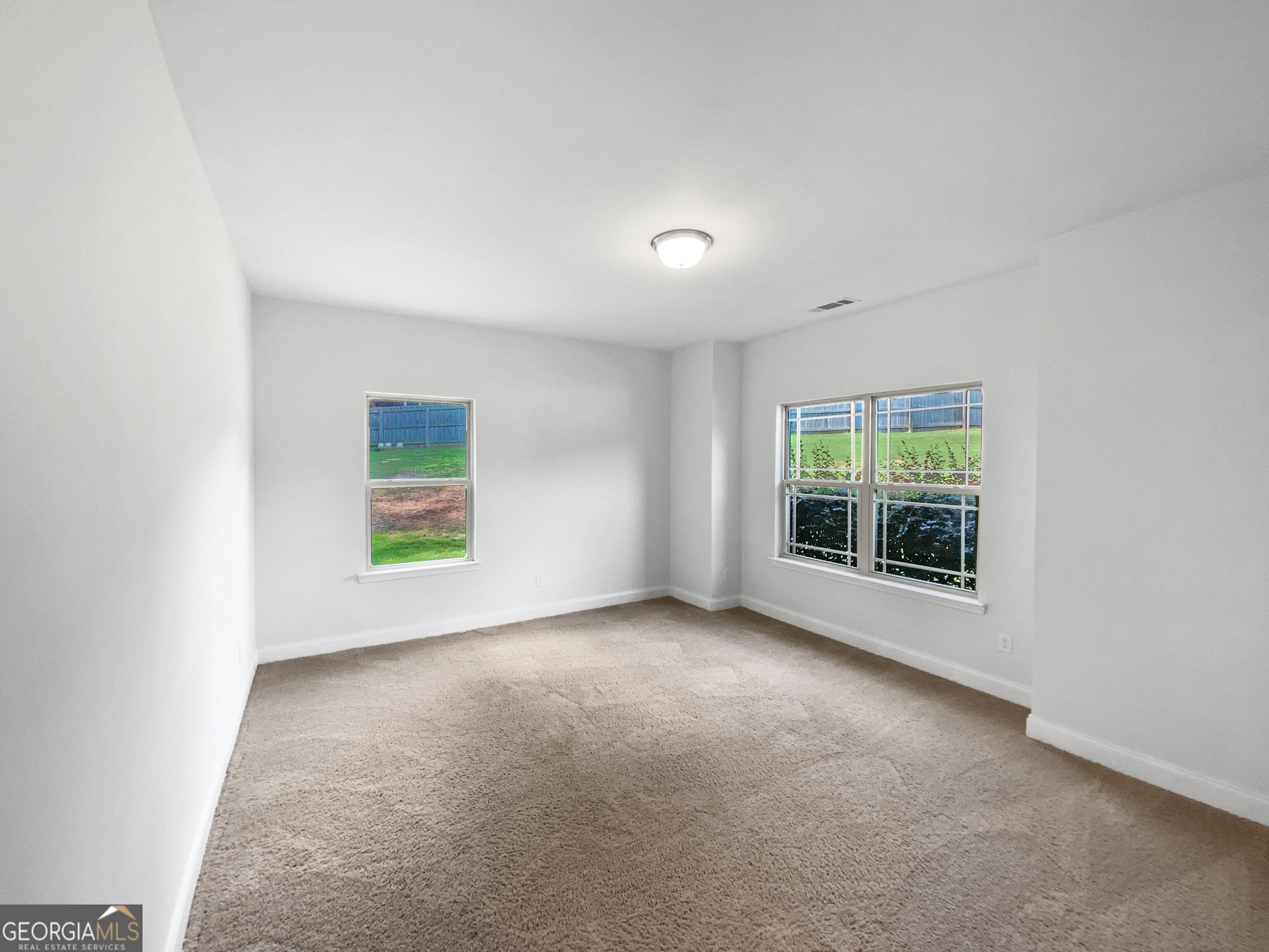 1037 Yorkshire Drive Property Photo 11