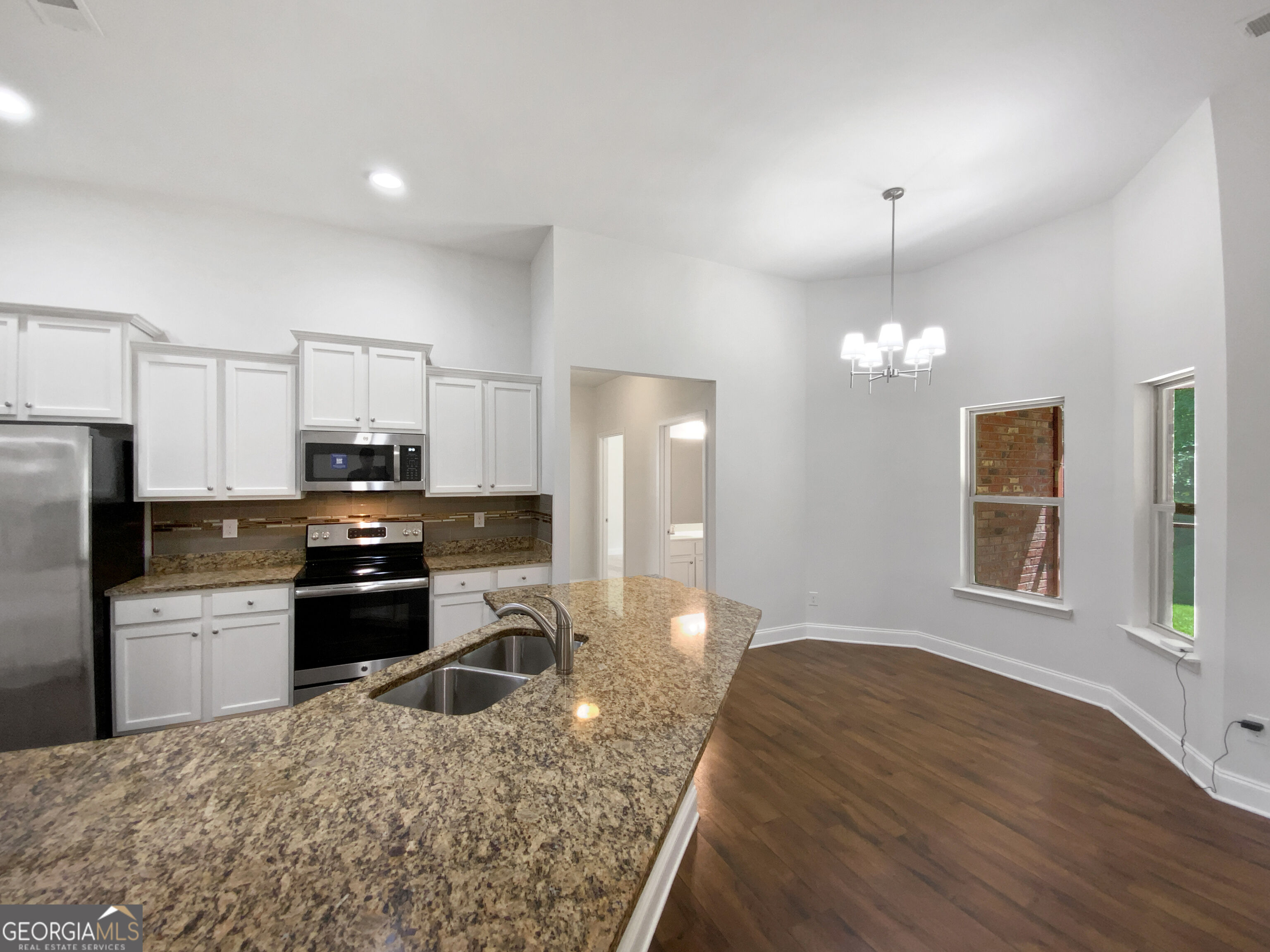 1037 Yorkshire Drive Property Photo 17