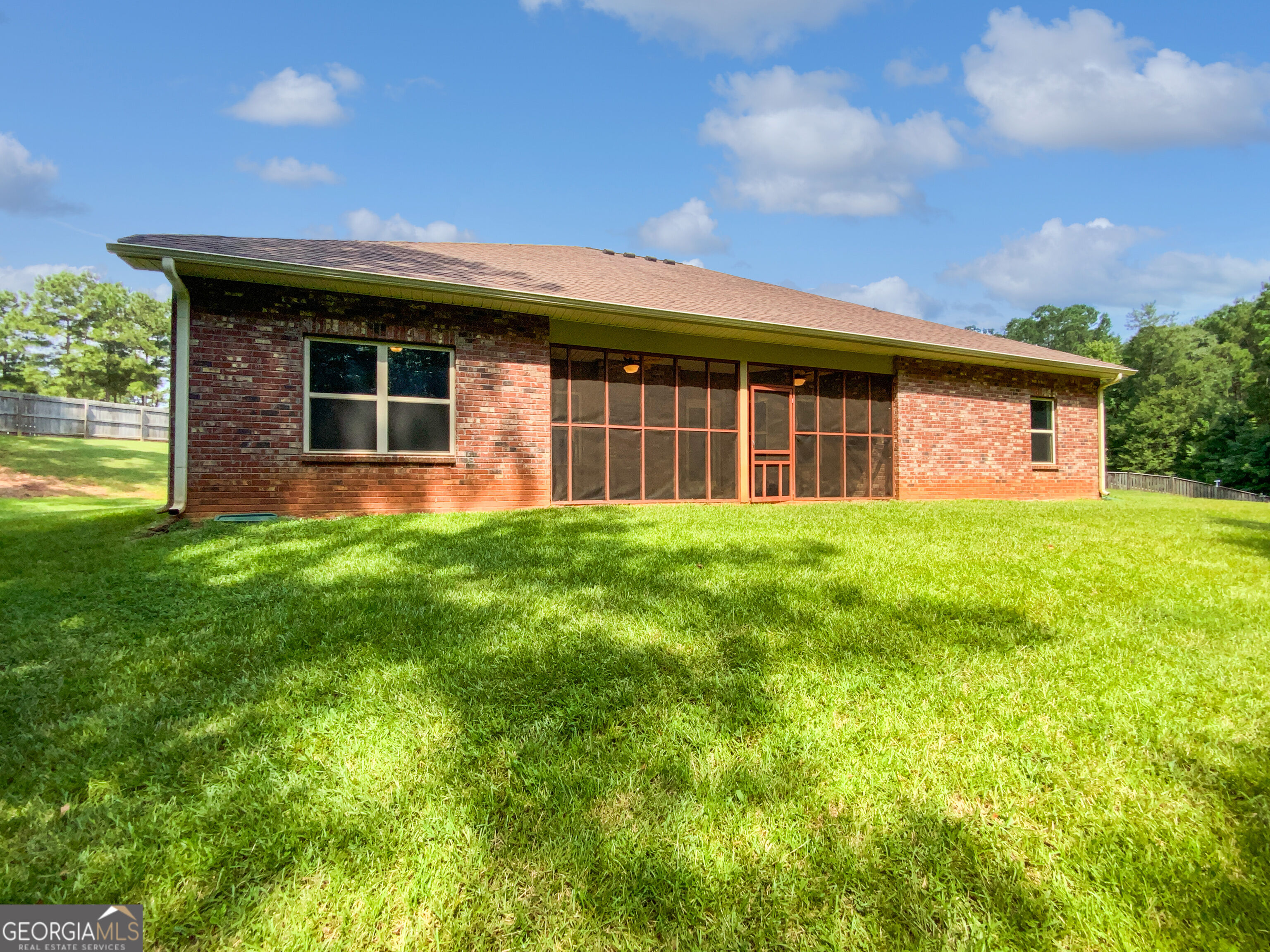 1037 Yorkshire Drive Property Photo 28