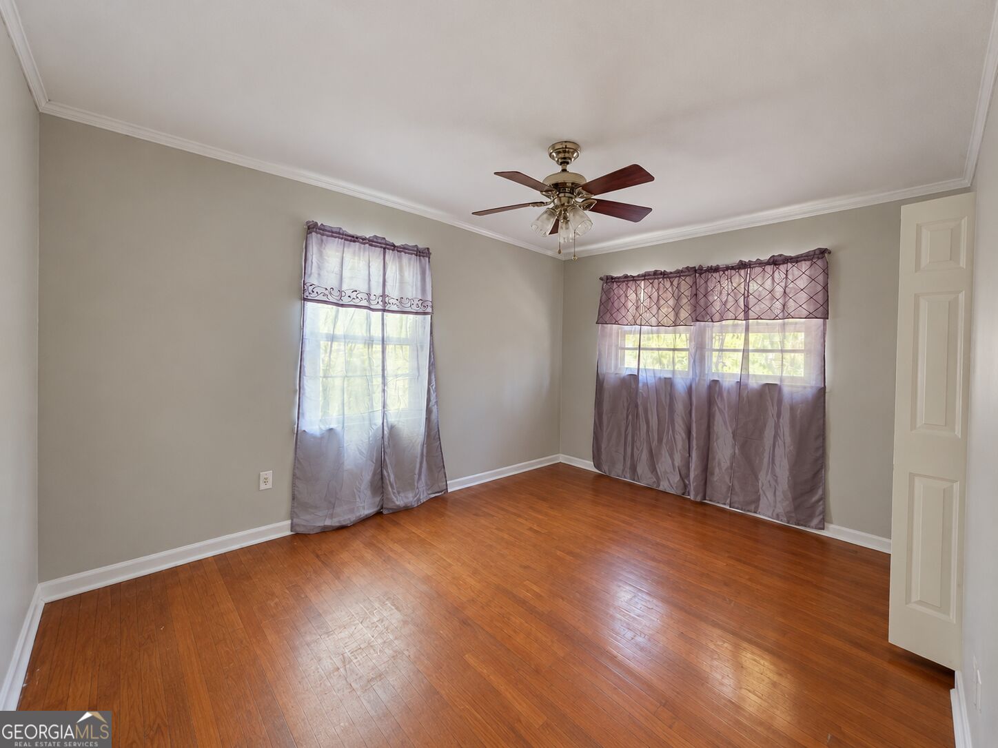 257 Linda Way Property Photo 5