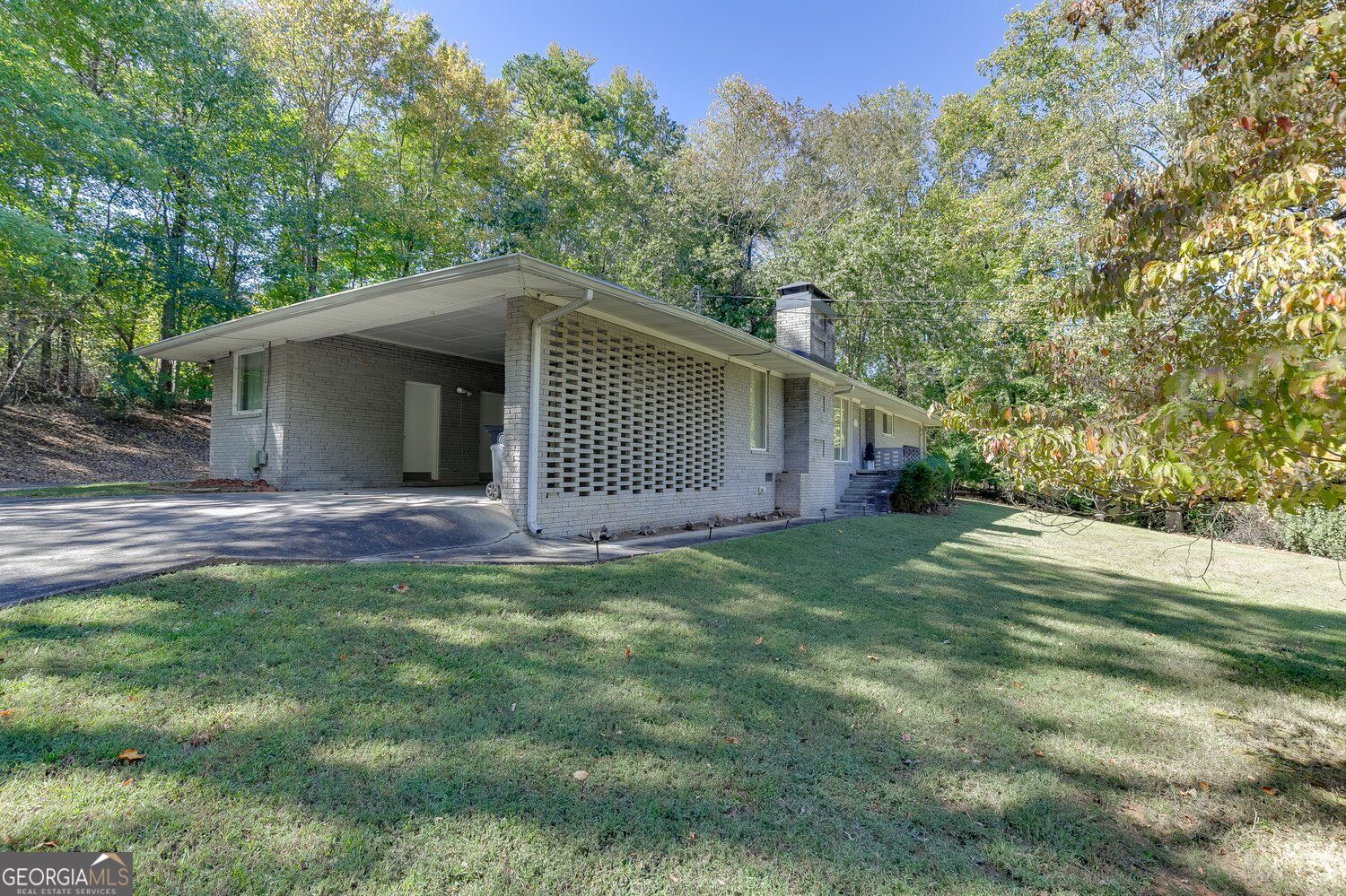 1173 Lakeshore Drive Property Photo 3