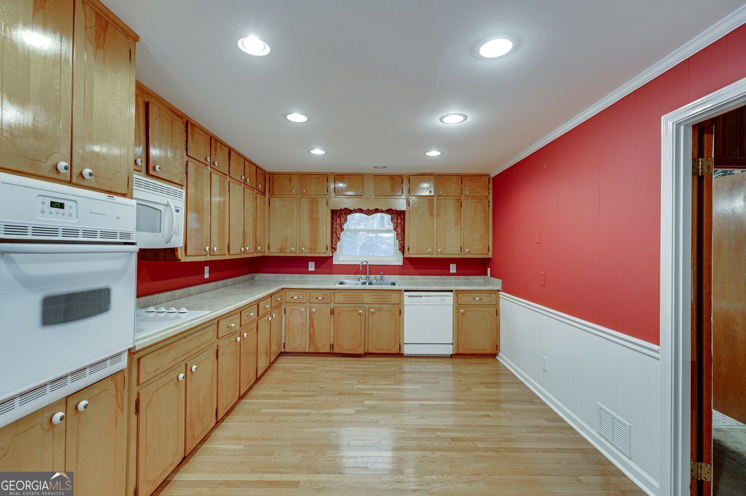 1173 Lakeshore Drive Property Photo 12