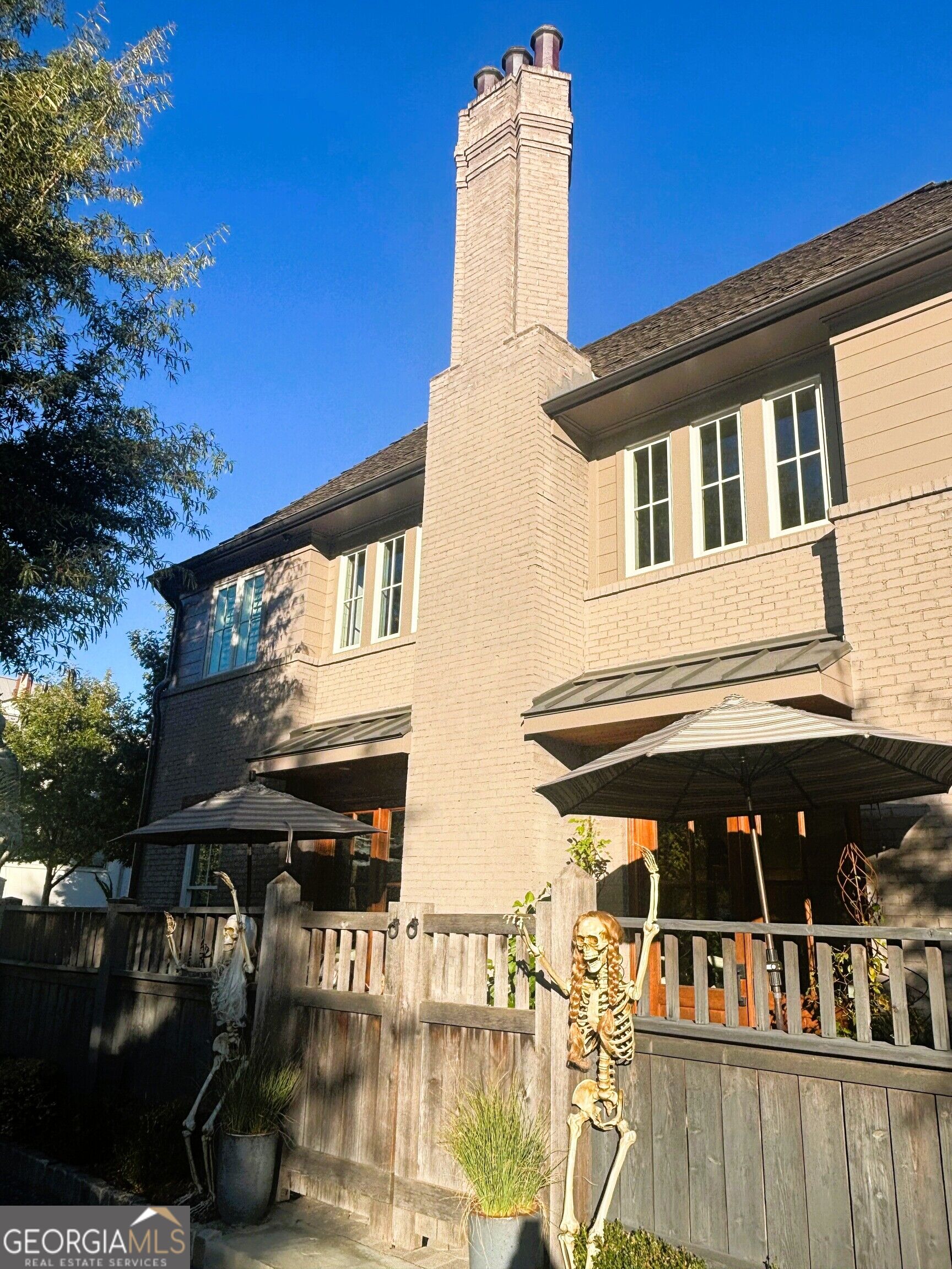 290 Heatherden Avenue Property Photo 1