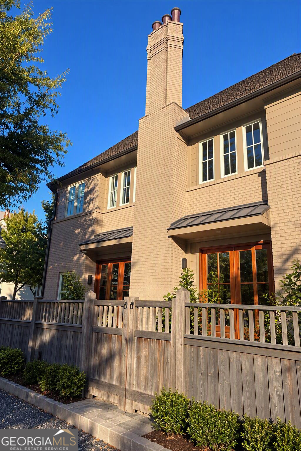 290 Heatherden Avenue Property Photo 1
