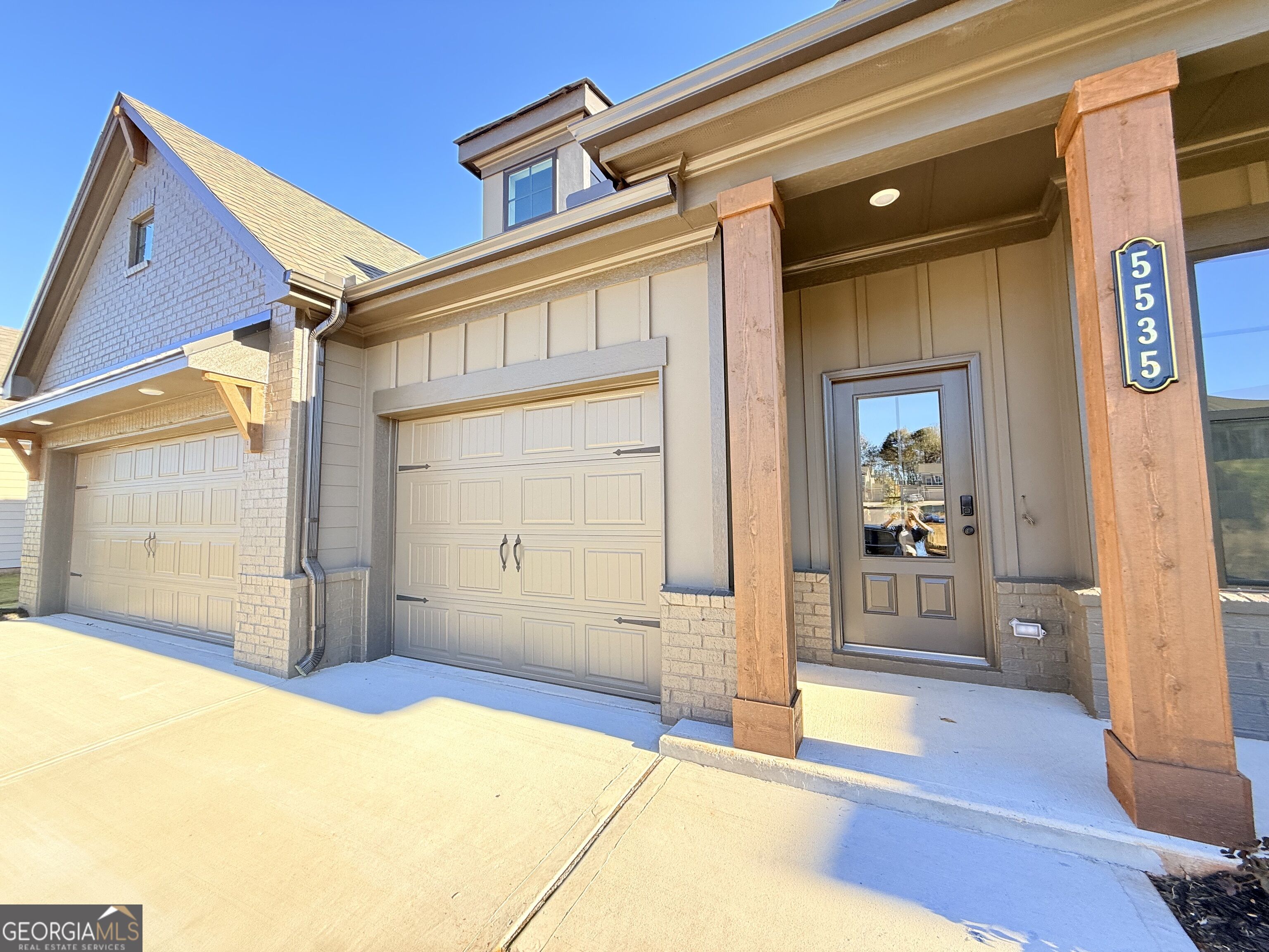 5535 Tullis Drive Property Photo 5