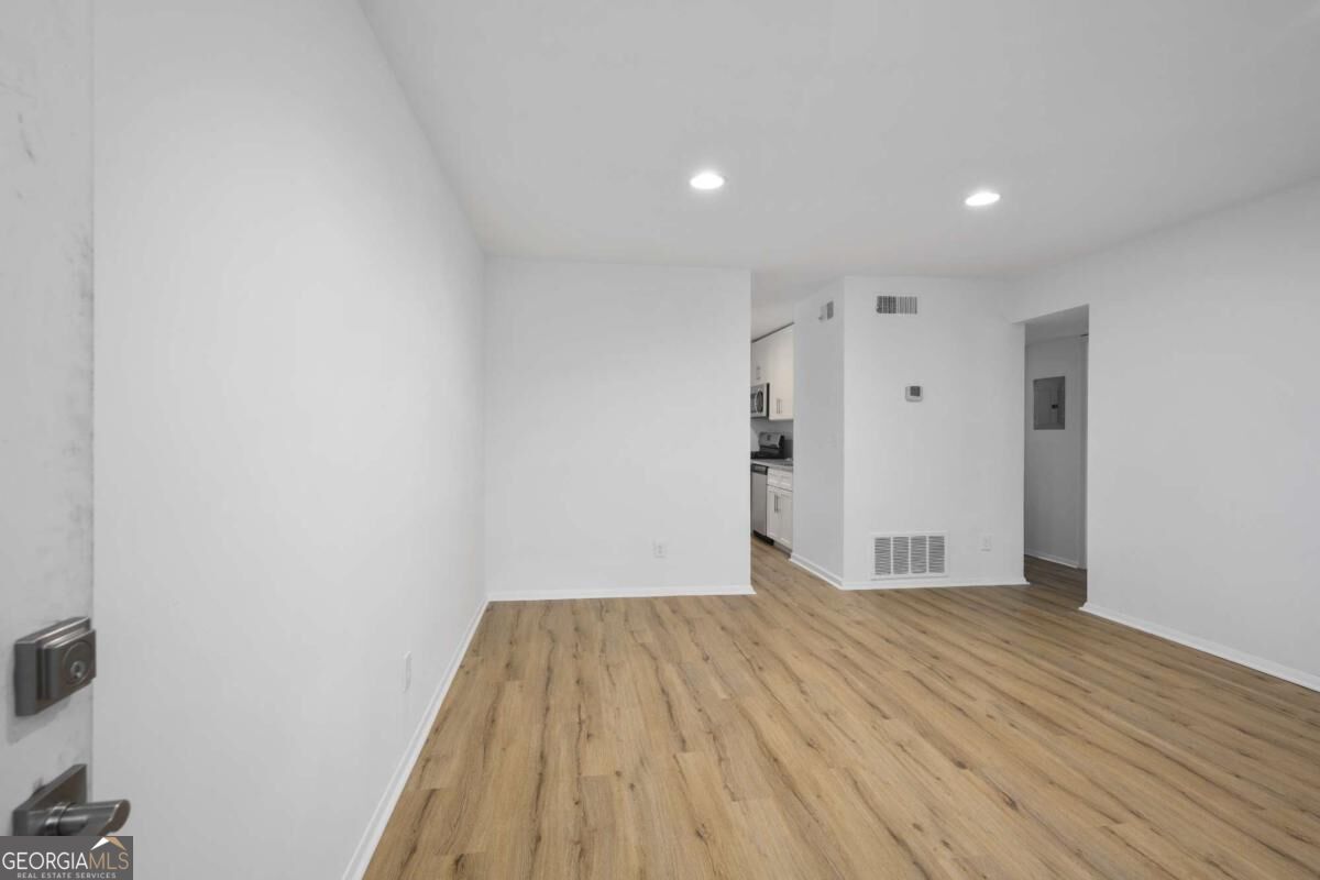 1170 Greenwich Street Sw # 6 Property Photo 2