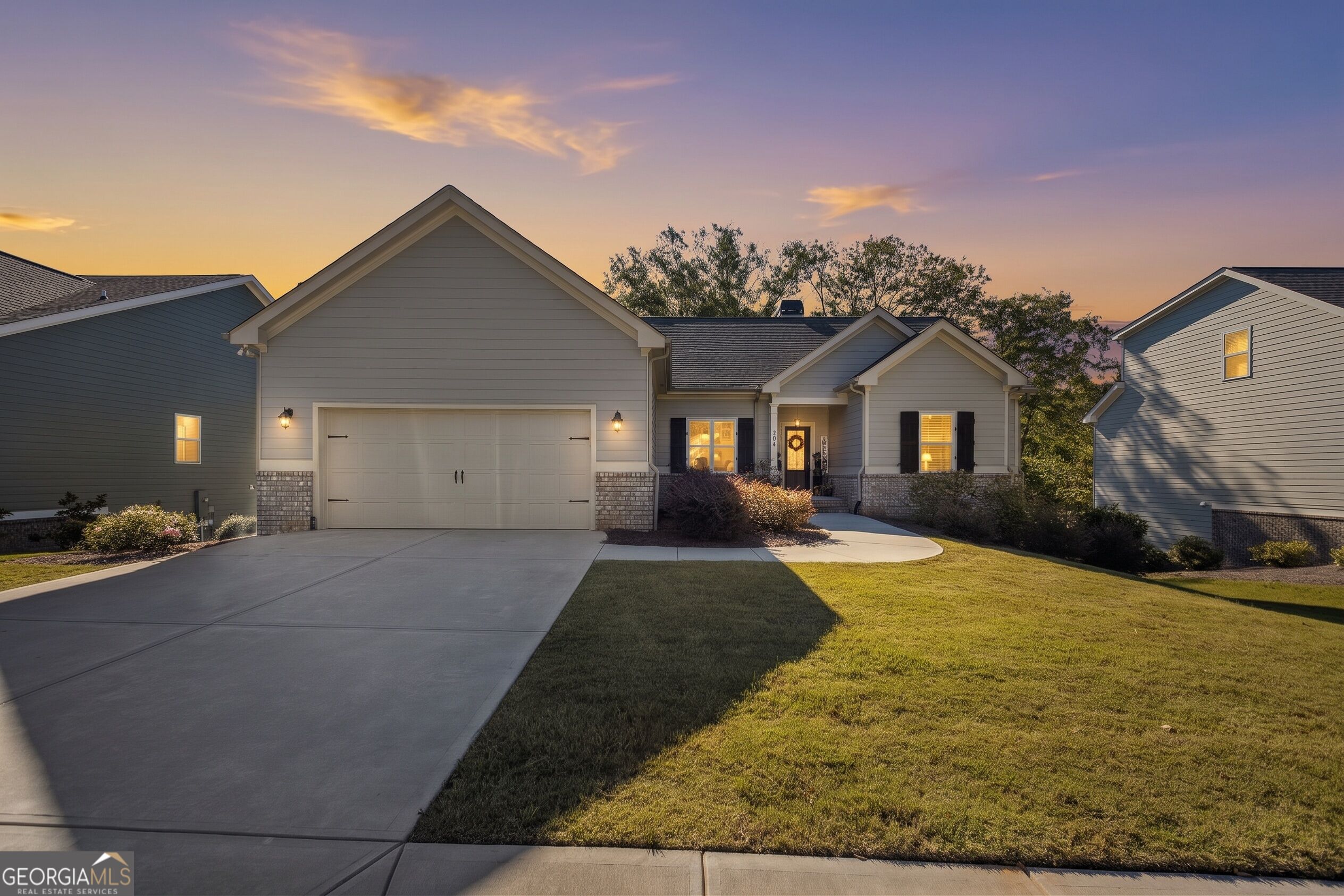 388 Sunset Drive Property Photo 1
