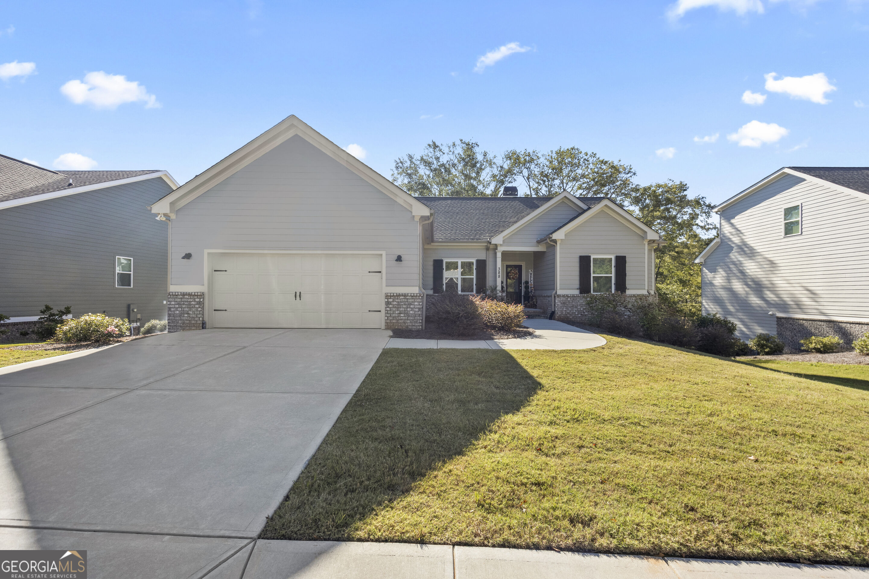 388 Sunset Drive Property Photo 2