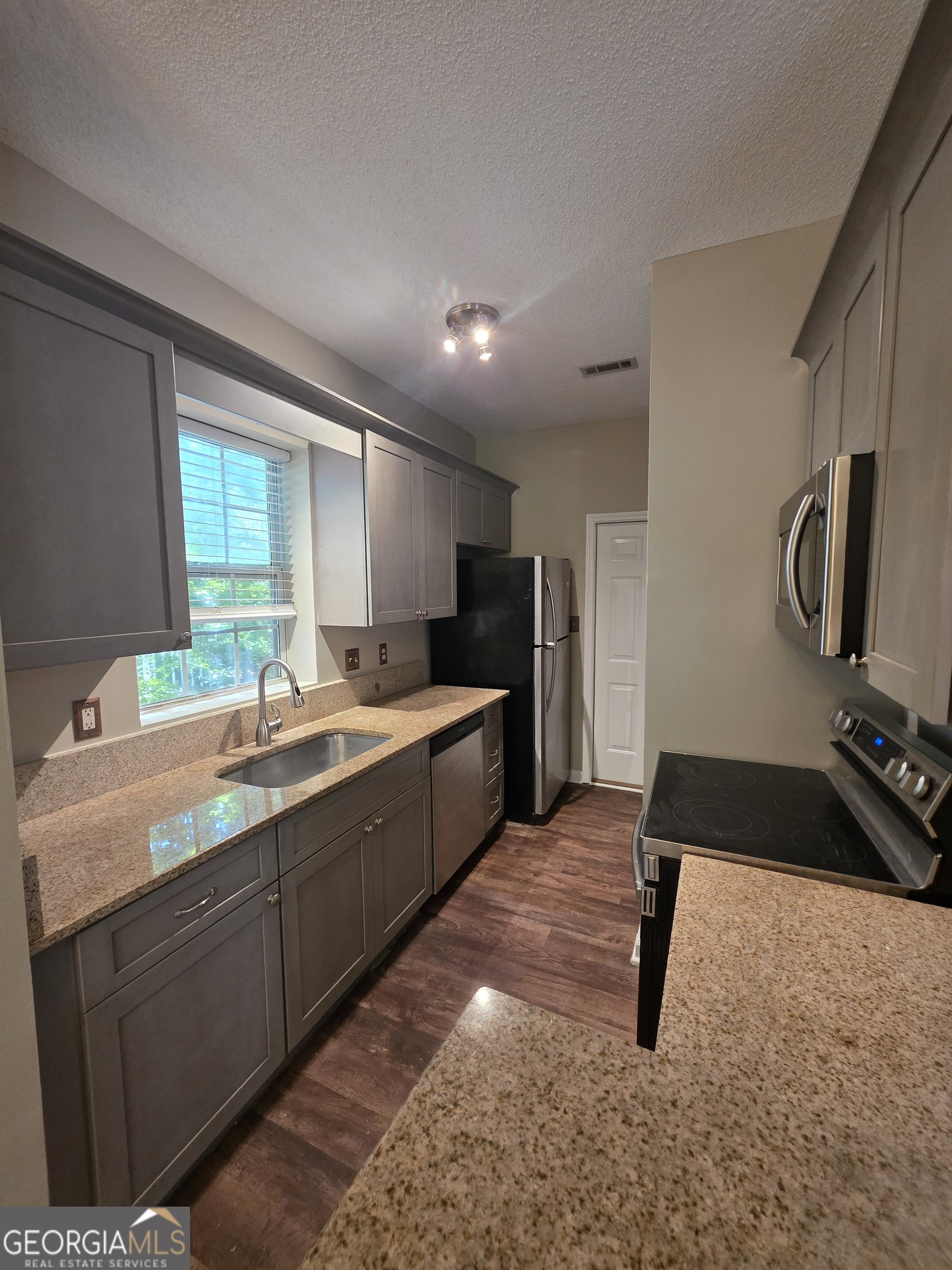 602 N Fairfield Drive Property Photo 9