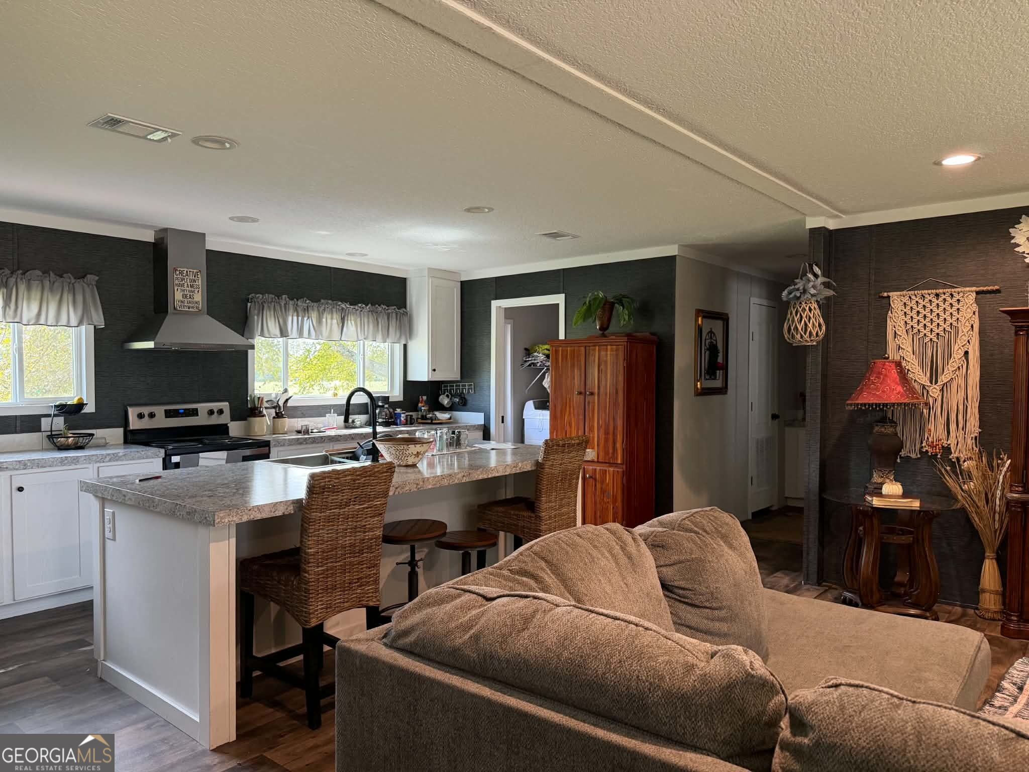 46 Sumner Rd Property Photo 9