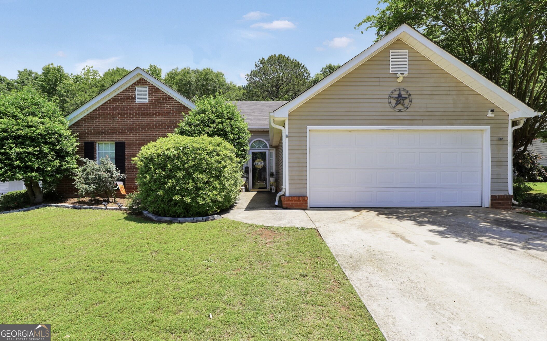 422 Old Ivy Path Property Photo 1