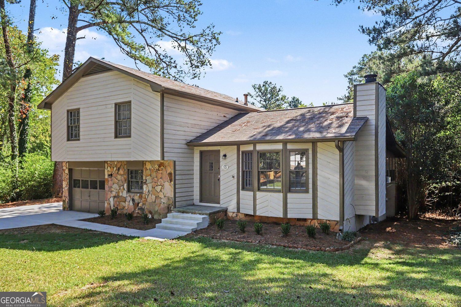 3232 Bromley Rowe Nw Property Photo 4