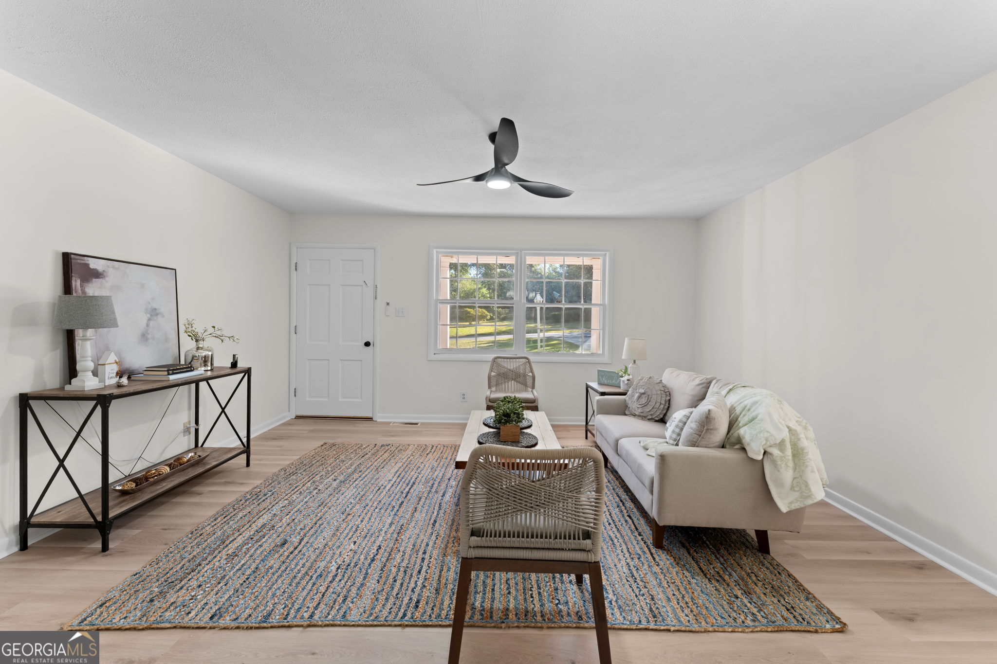 4051 Meadowbrook Drive Property Photo 8