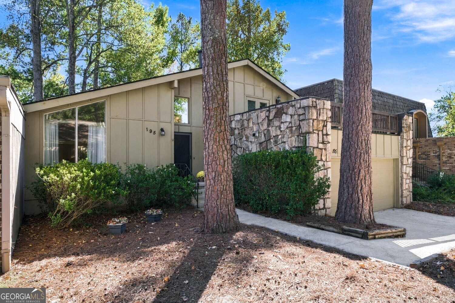195 Southwind Circle Property Photo 1