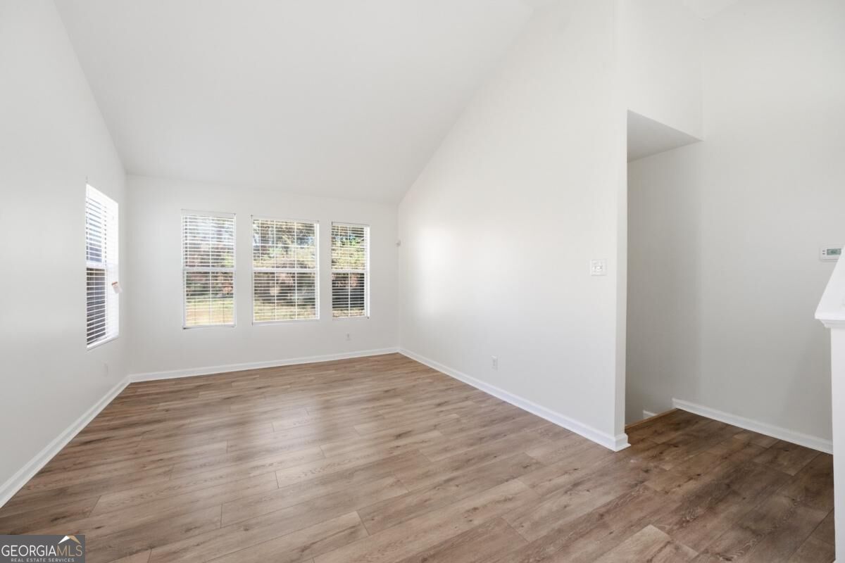 5599 Tunbridge Wells Road Property Photo 4