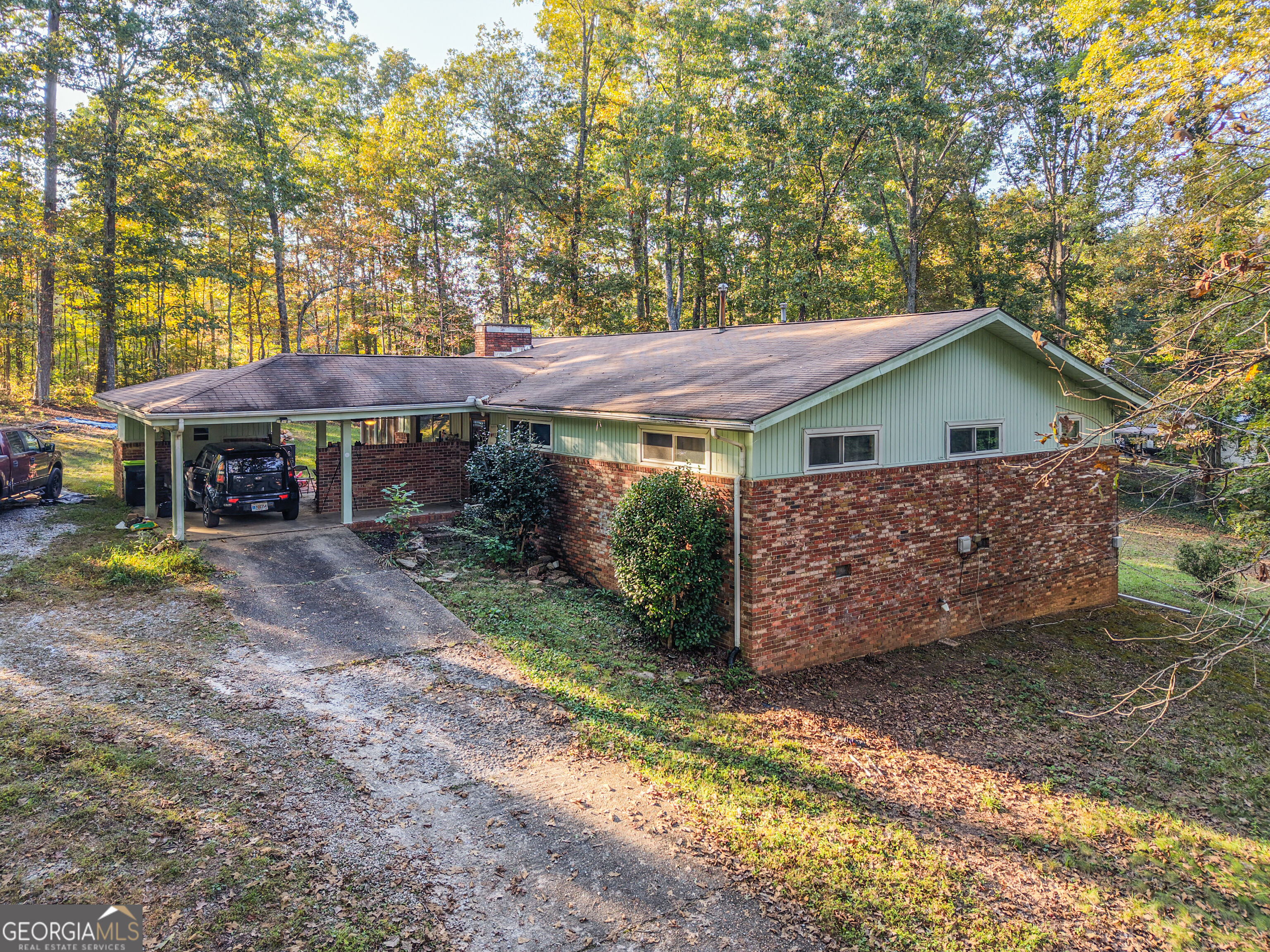 123 Lakeview Circle Property Photo 1