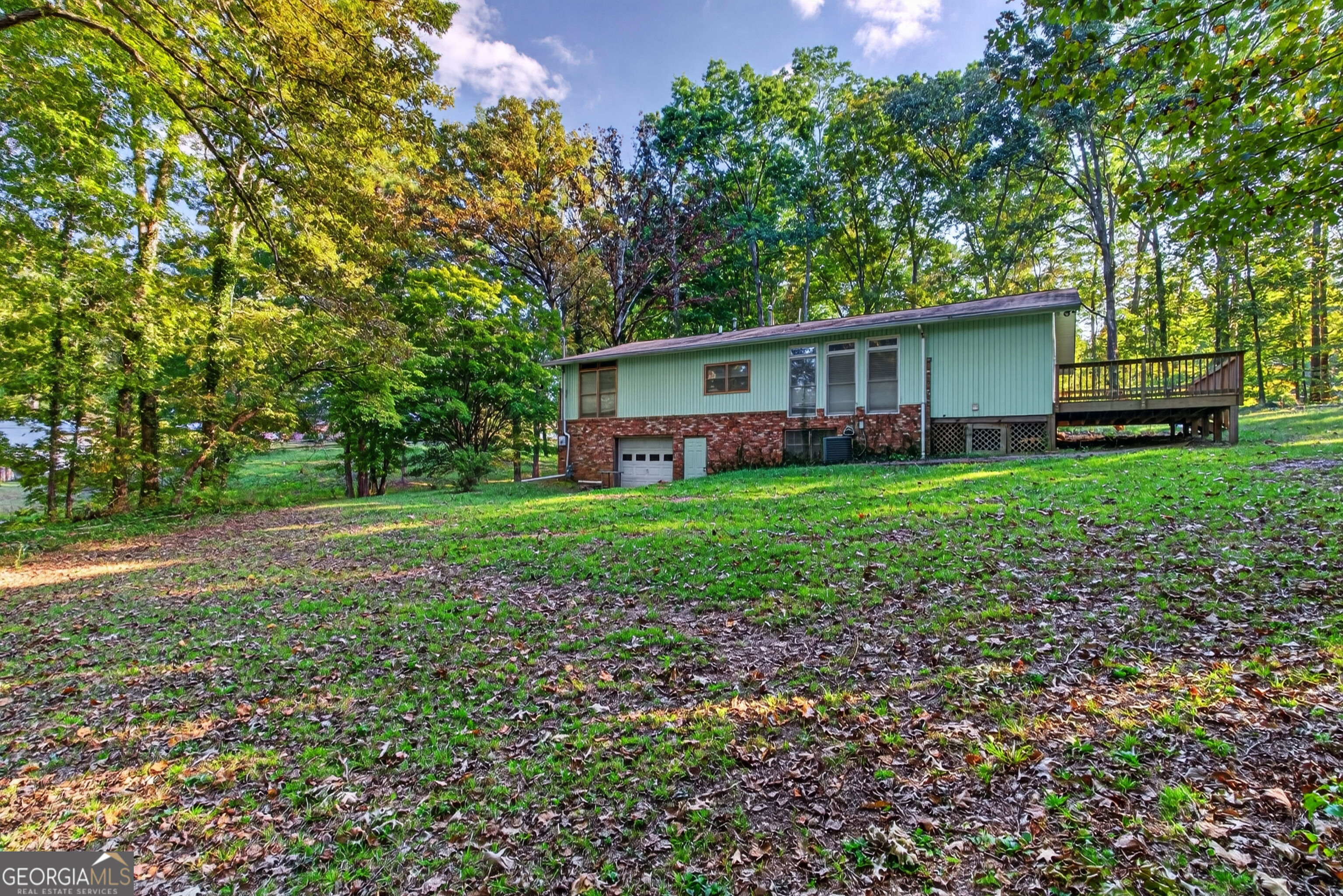 123 Lakeview Circle Property Photo 4