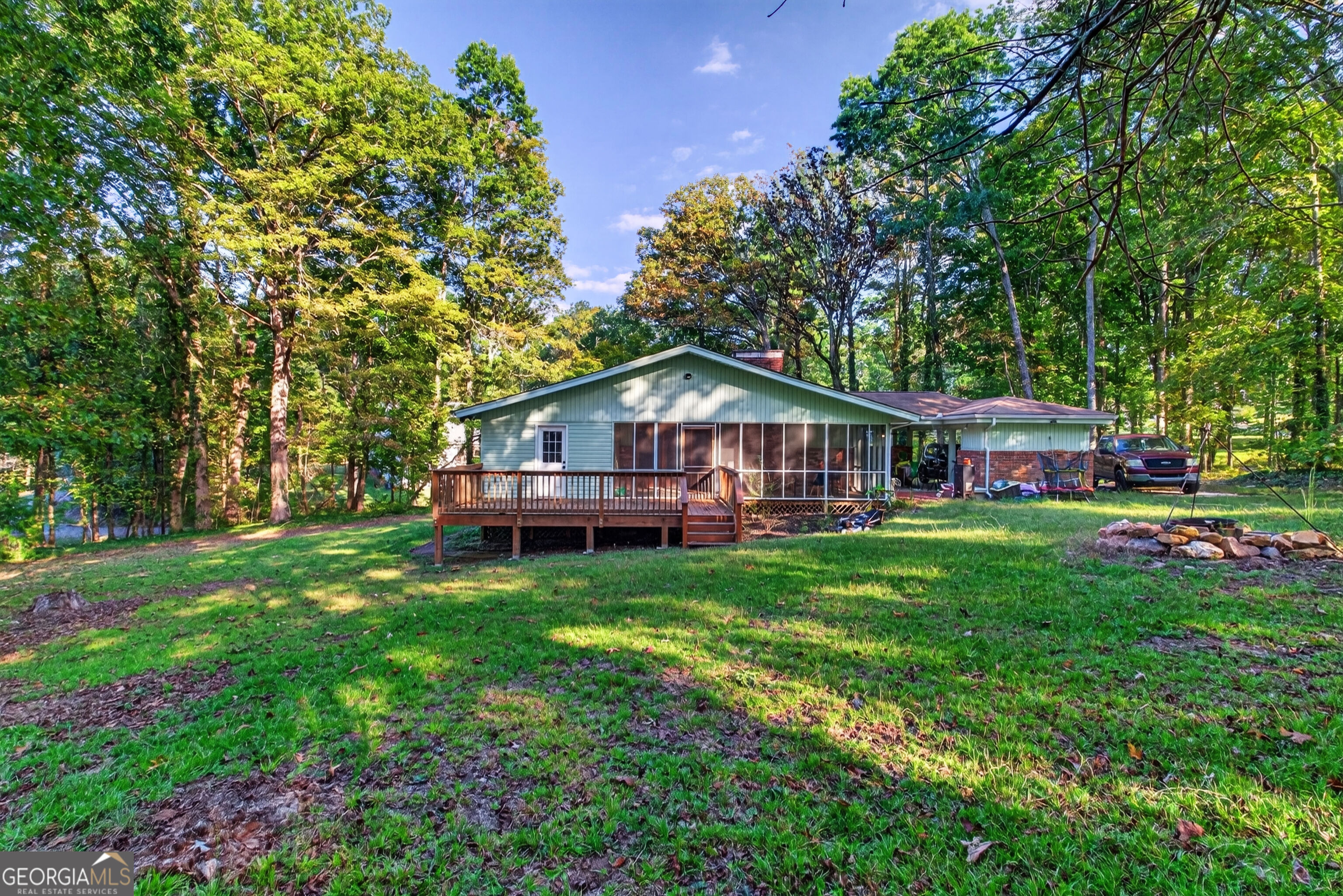 123 Lakeview Circle Property Photo 7