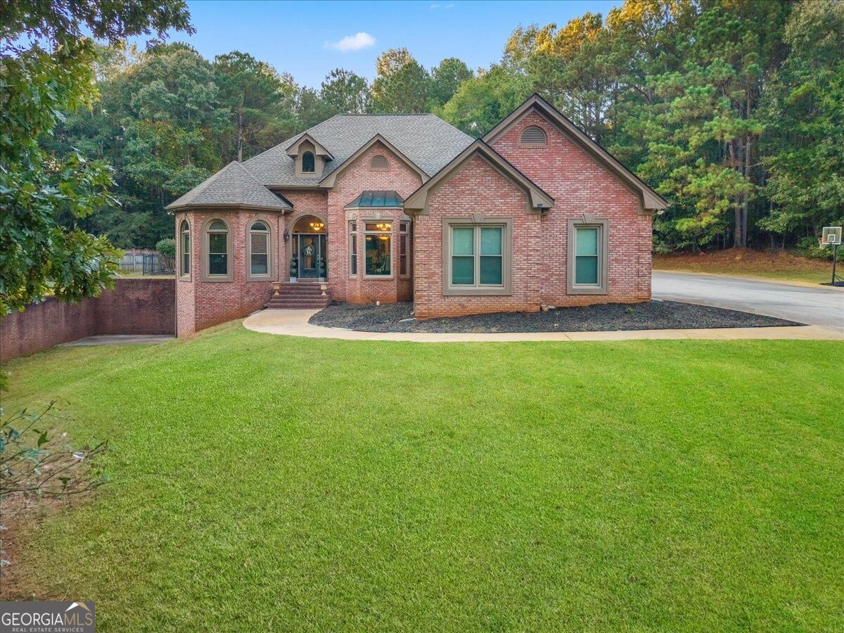 815 Streamside Drive Property Photo 1