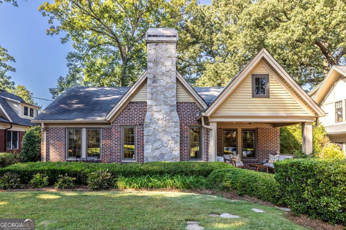 500 Emory Circle Ne Property Photo 1