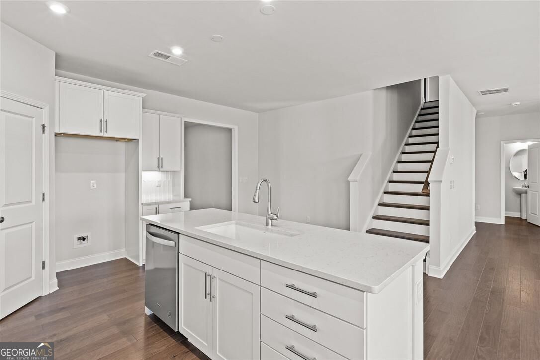 464 Dahlia Street Property Photo 5
