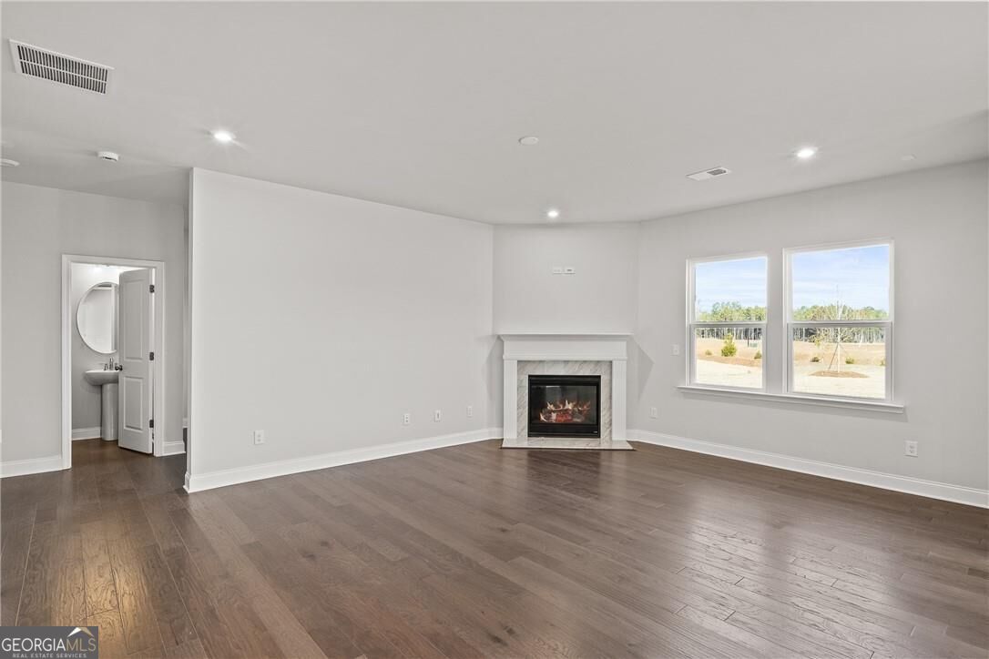 464 Dahlia Street Property Photo 6