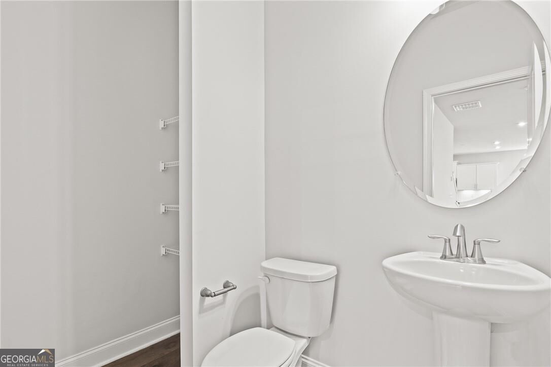 464 Dahlia Street Property Photo 7