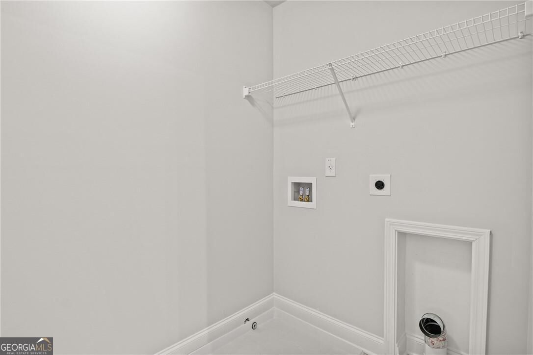 464 Dahlia Street Property Photo 8