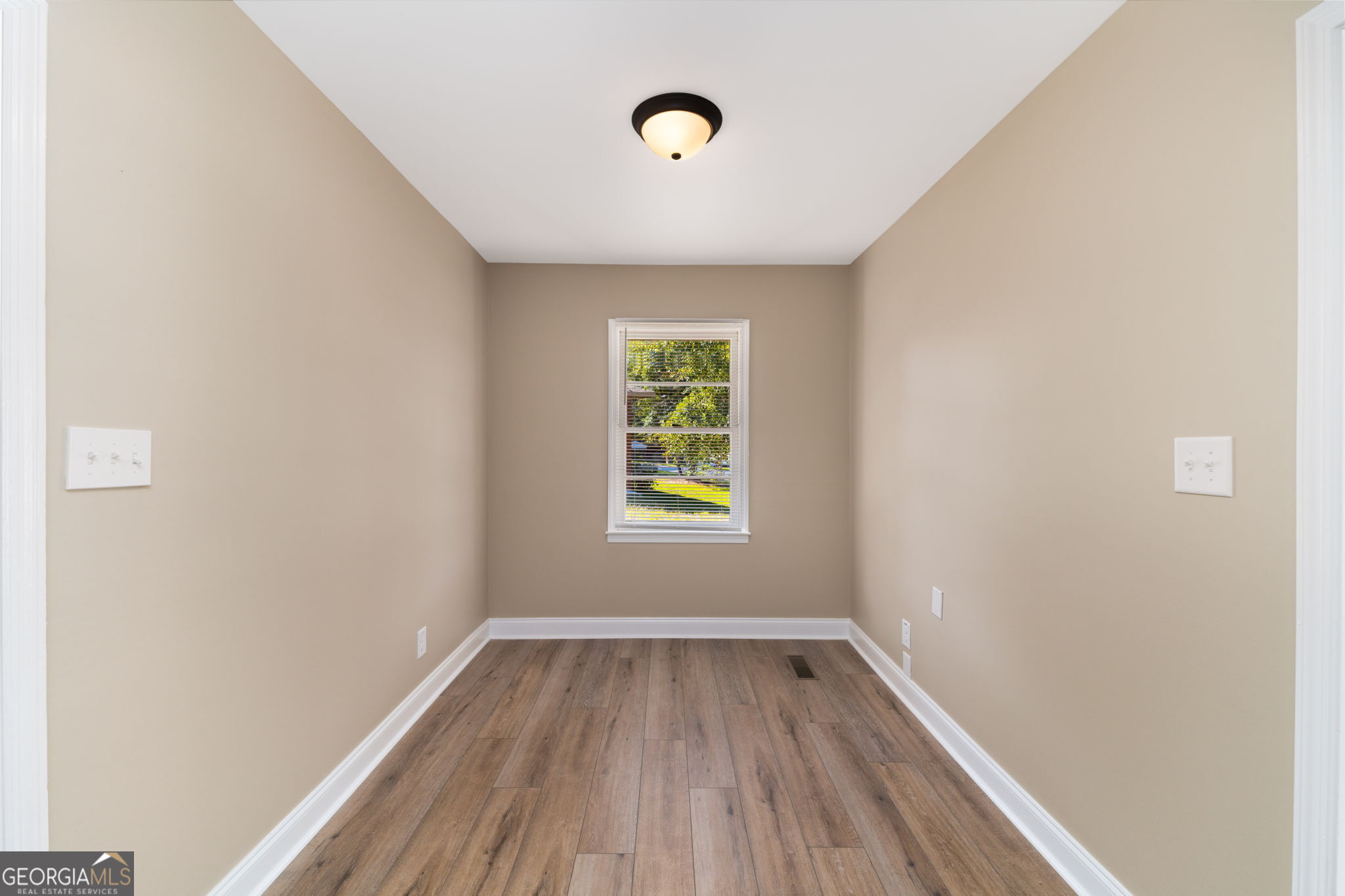 2609 Tredway Drive Property Photo 2