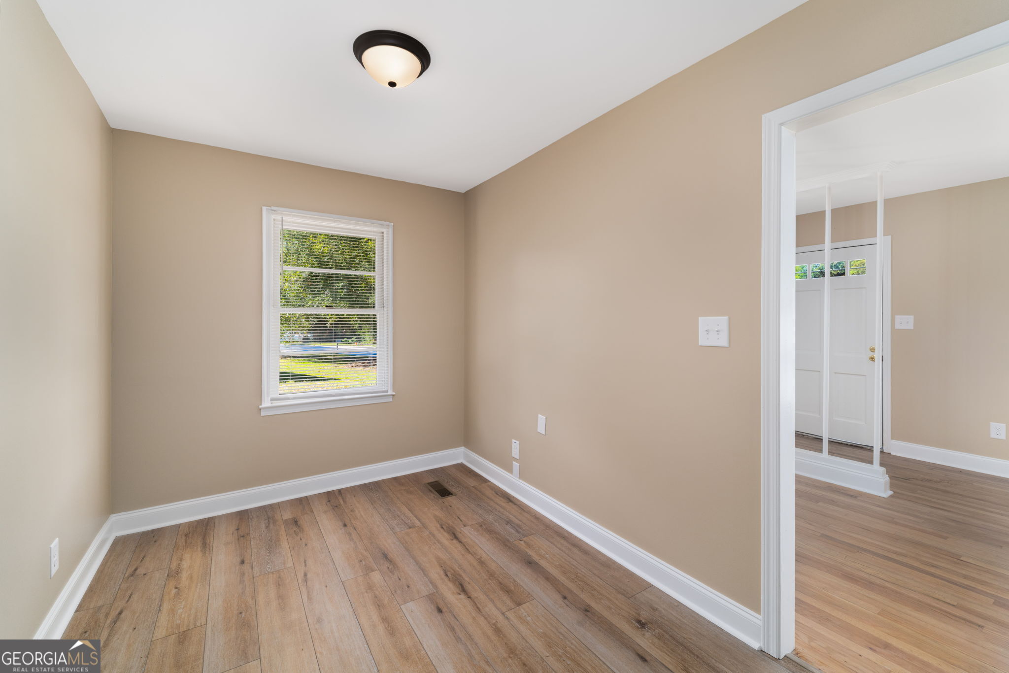 2609 Tredway Drive Property Photo 3