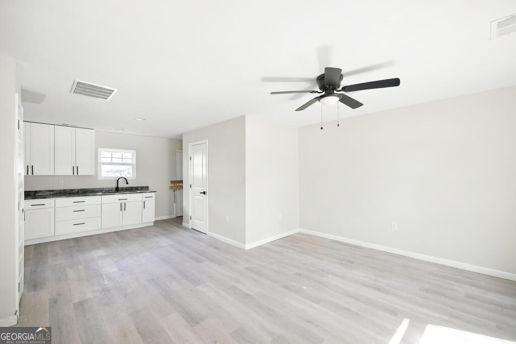 2991 Deeb Drive Property Photo 8