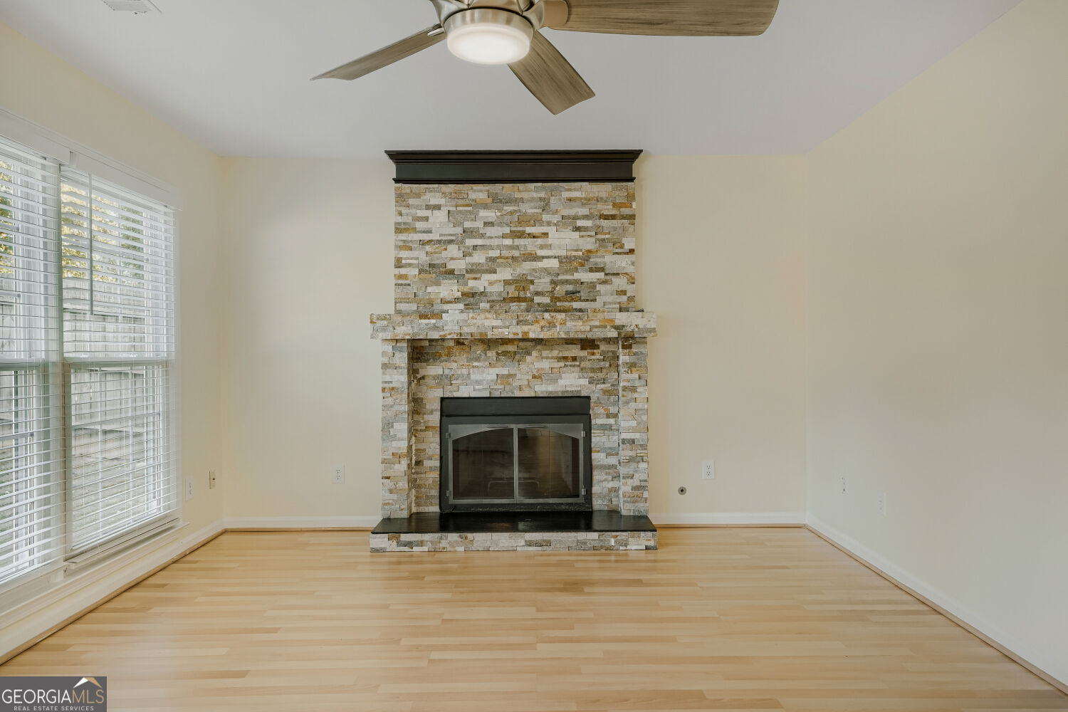 155 Thatching Lane Property Photo 6